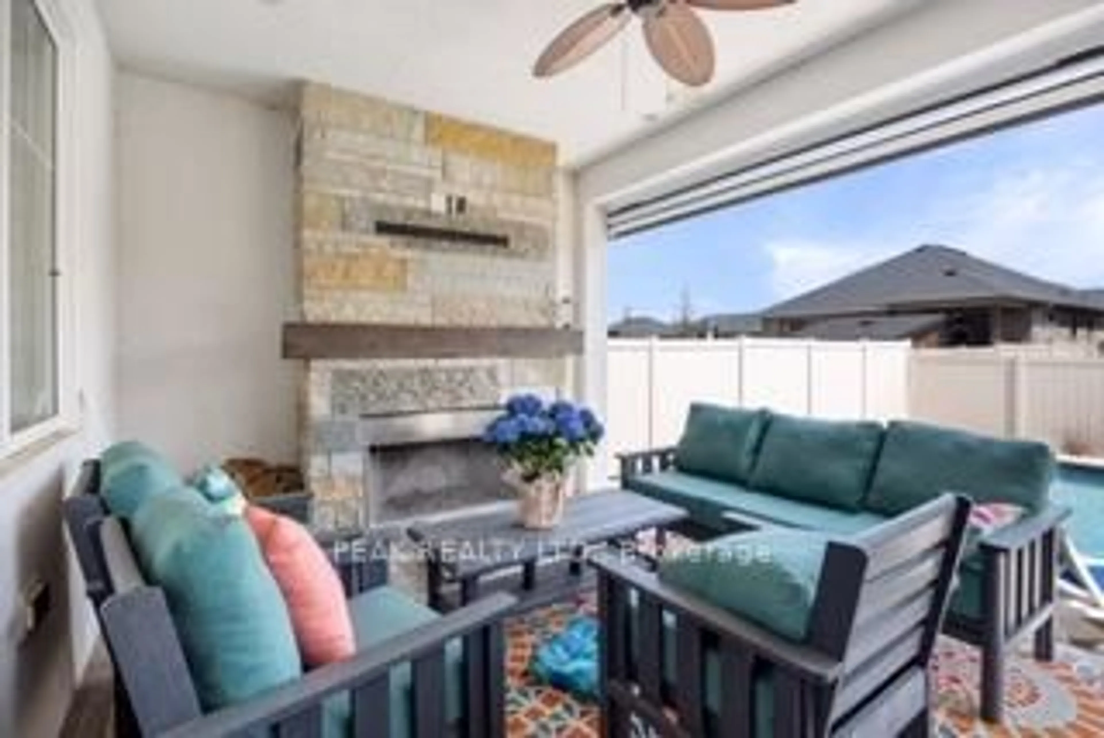 Living room with furniture, ceramic/tile floor for 5 Fracas Crt, Kingsville Ontario N9Y 0E3