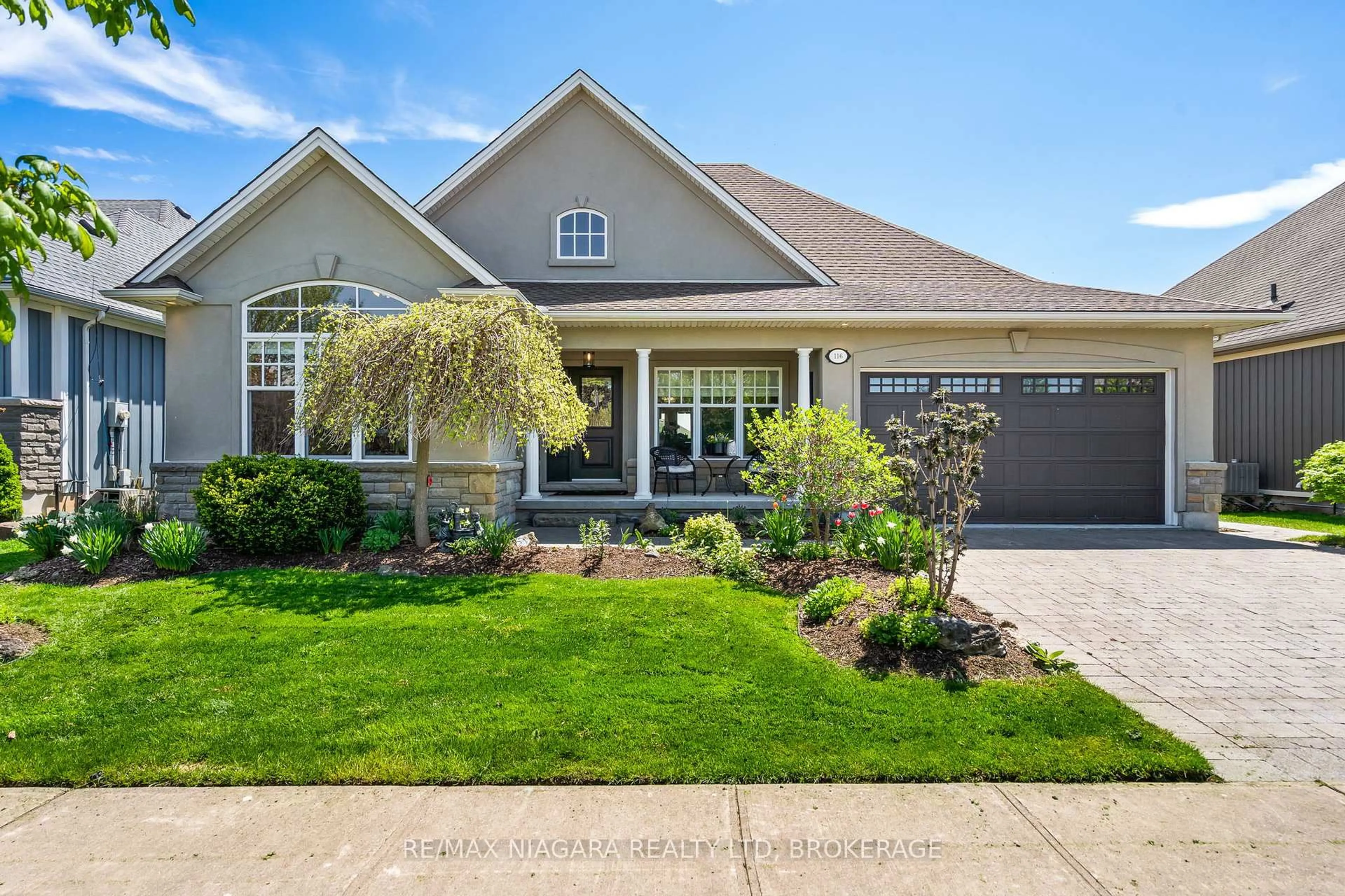 Home with vinyl exterior material, street for 116 Sunrise Crt, Fort Erie Ontario L0S 1N0