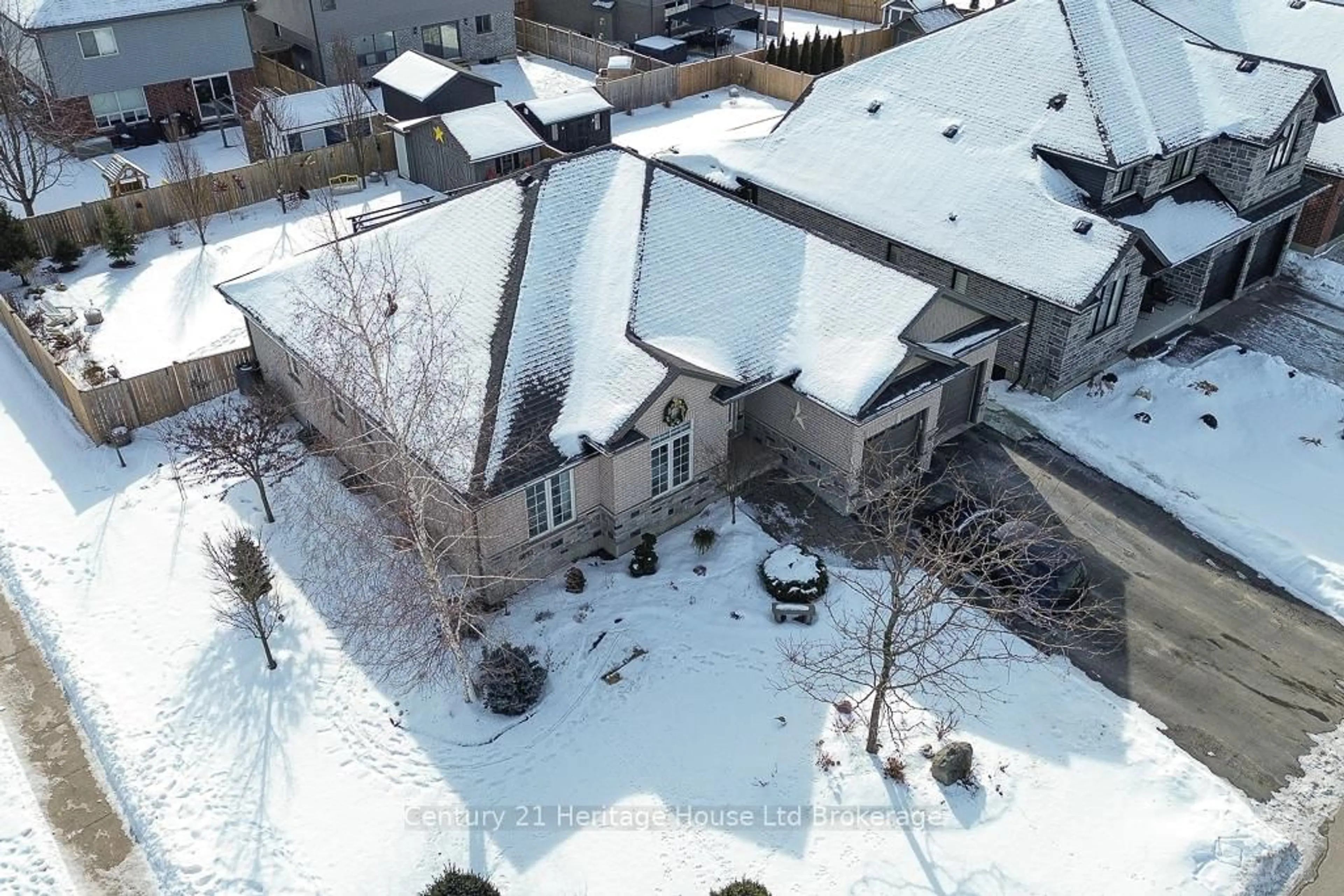 A pic from outside/outdoor area/front of a property/back of a property/a pic from drone, unknown for 57 Fuller Dr, Ingersoll Ontario N5C 4H4