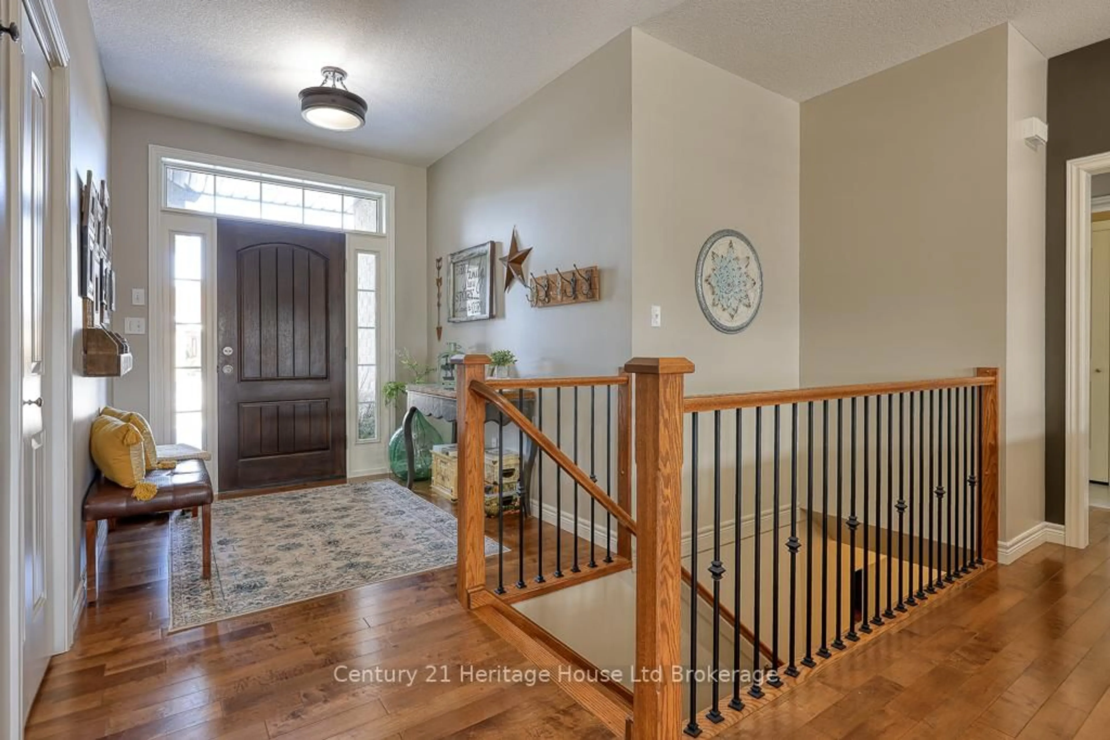 Indoor entryway for 57 Fuller Dr, Ingersoll Ontario N5C 4H4