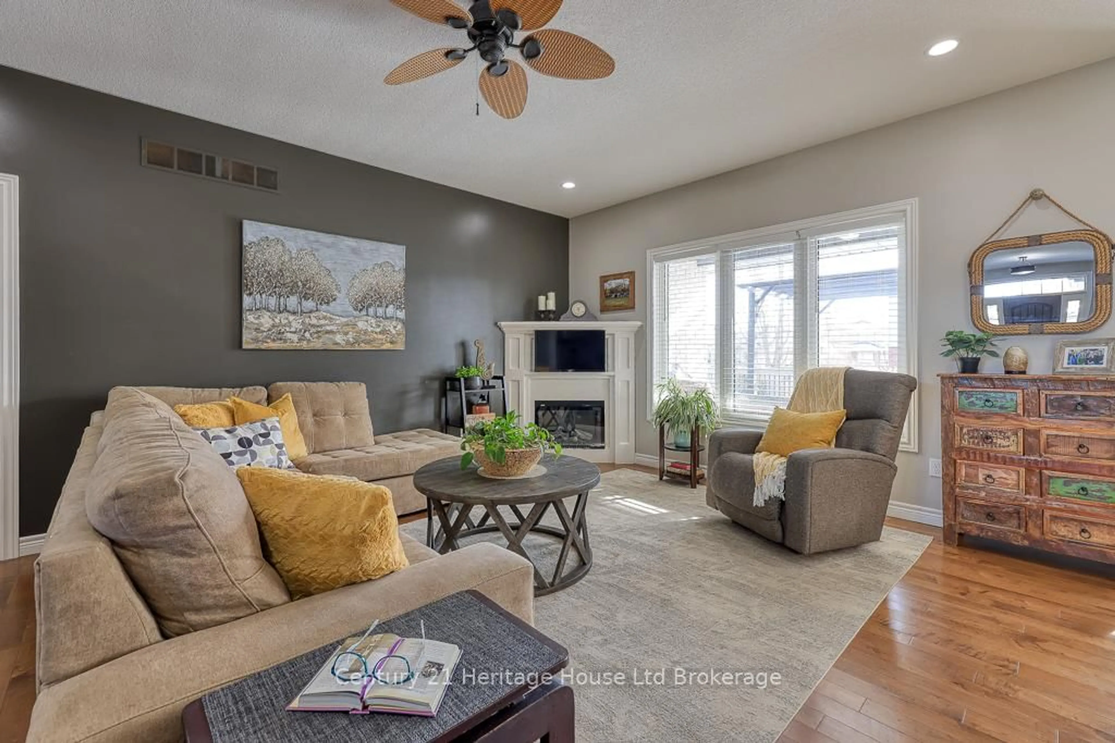 Living room with furniture, unknown for 57 Fuller Dr, Ingersoll Ontario N5C 4H4