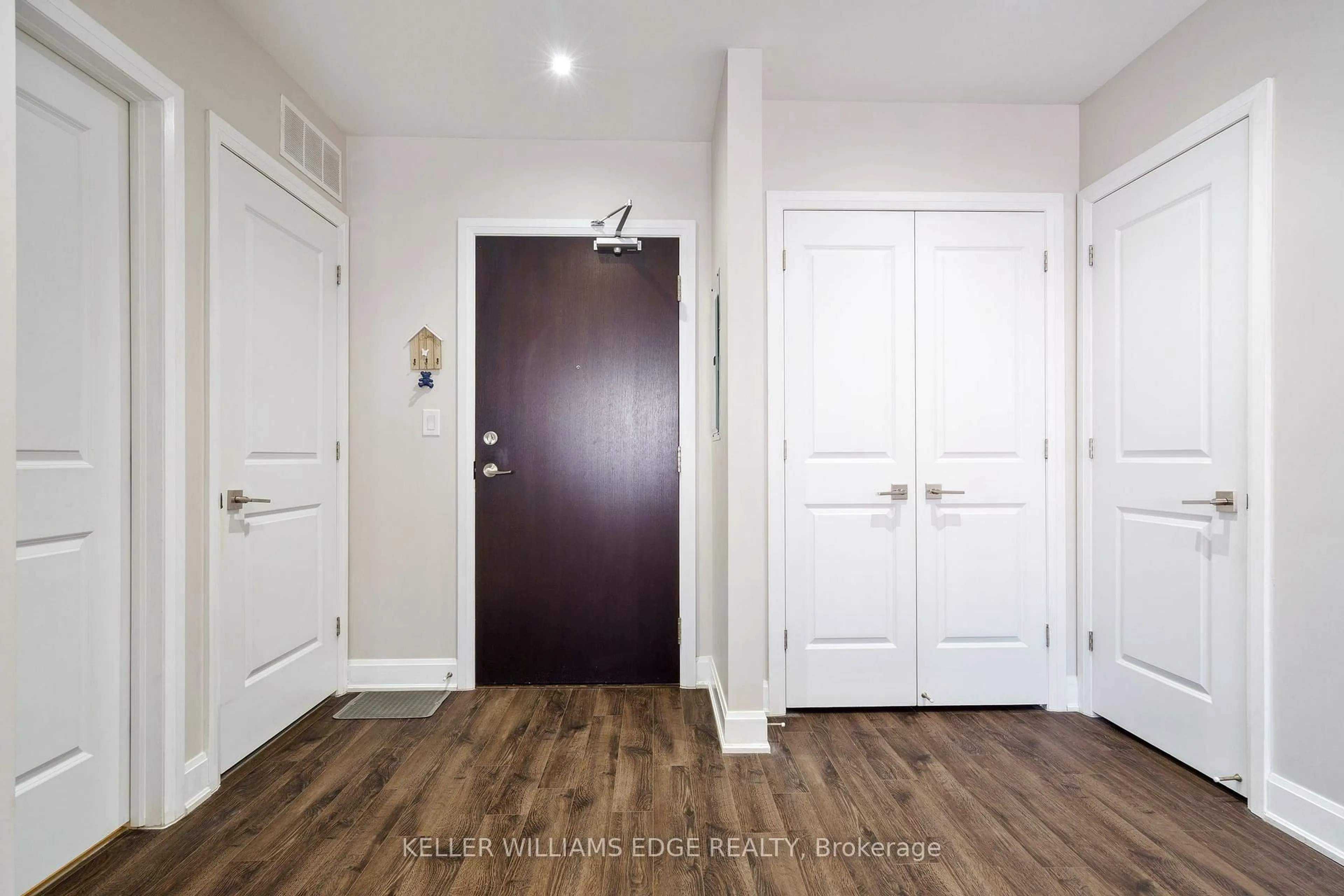 Indoor entryway for 2 King St #208, Hamilton Ontario L9H 6Z1