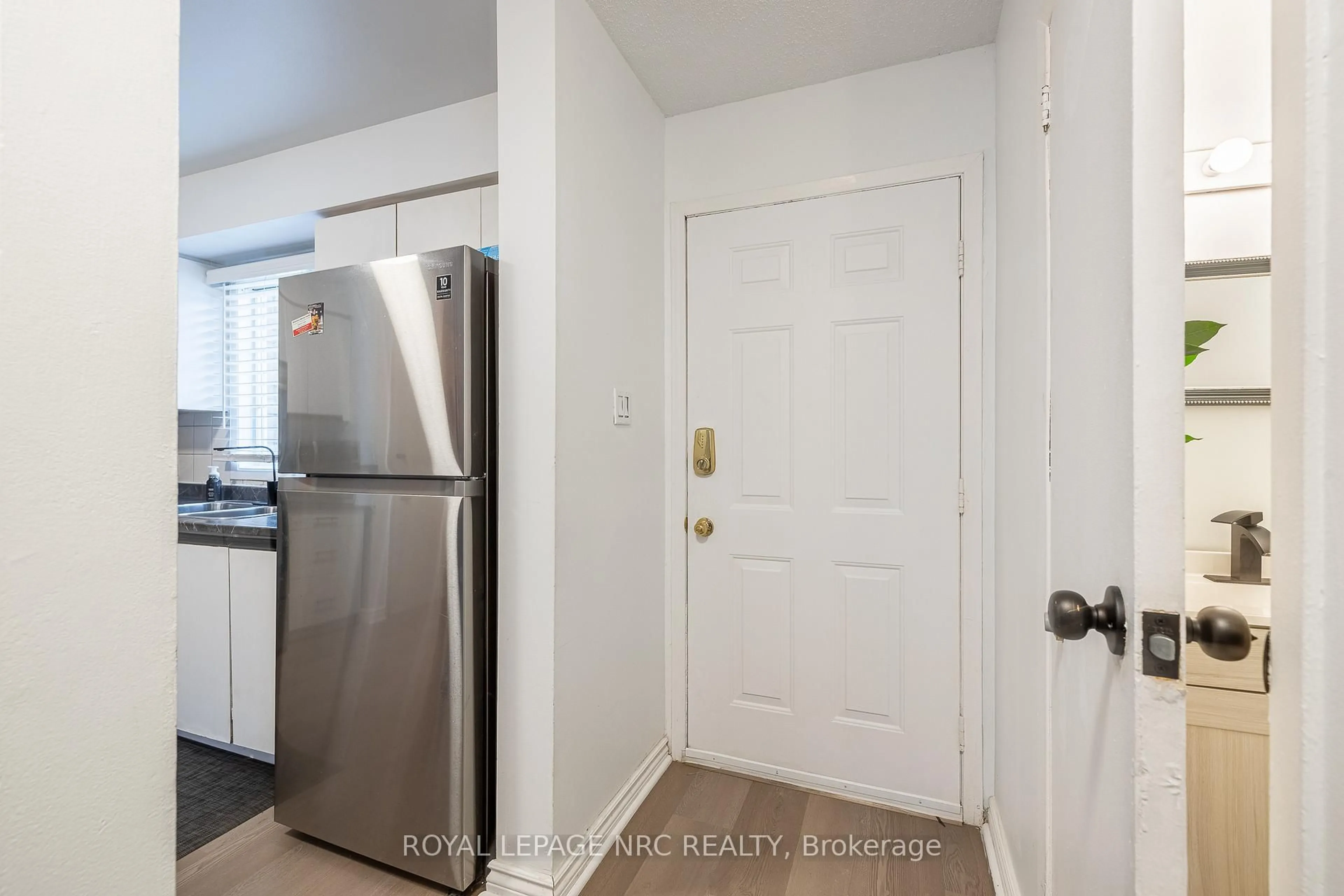 Standard kitchen, unknown for 8136 Coventry Rd #63, Niagara Falls Ontario L2H 2X6