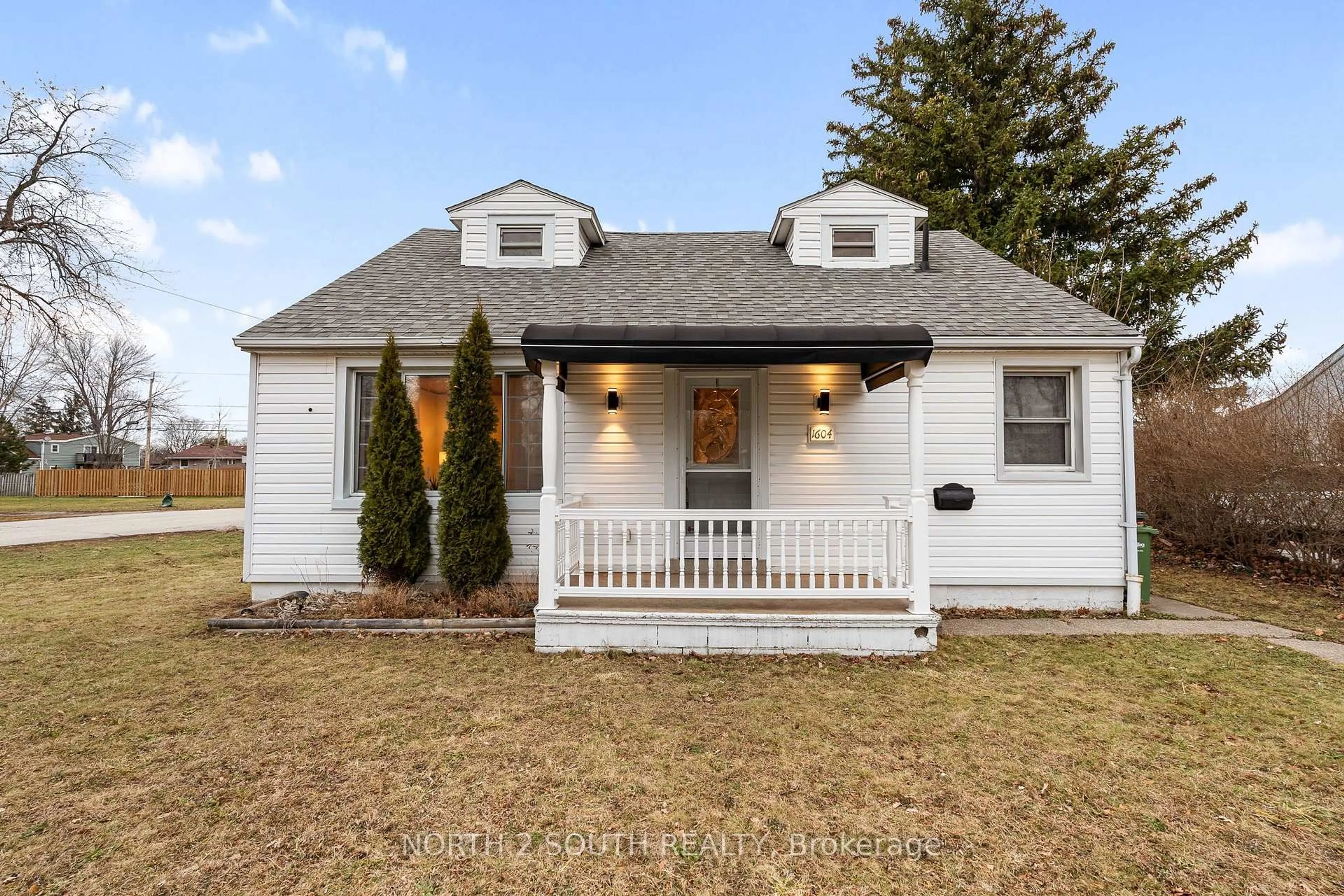 Home with vinyl exterior material, street for 1604 Buckingham Dr, Windsor Ontario N8T 2A6