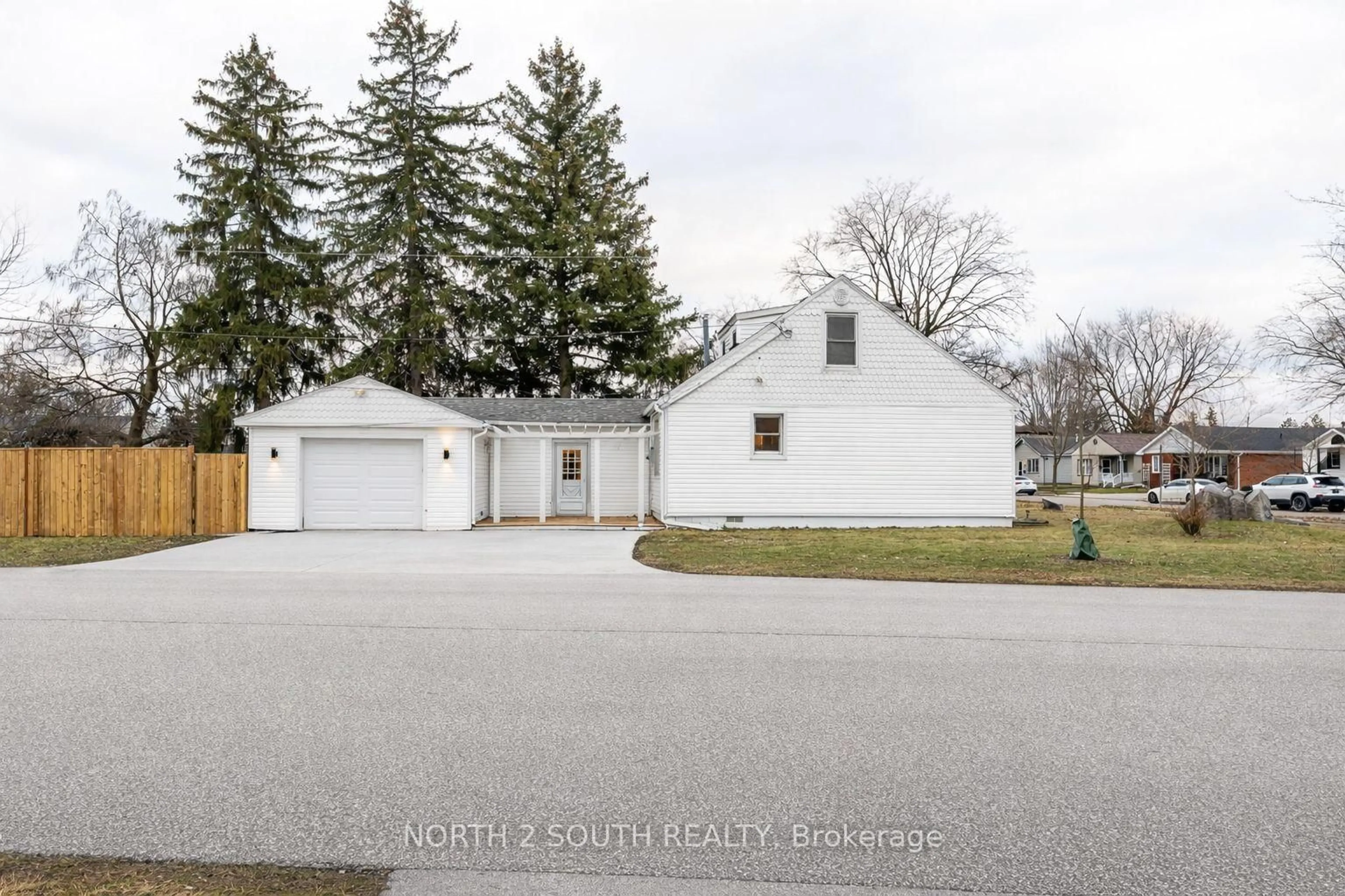 A pic from outside/outdoor area/front of a property/back of a property/a pic from drone, street for 1604 Buckingham Dr, Windsor Ontario N8T 2A6