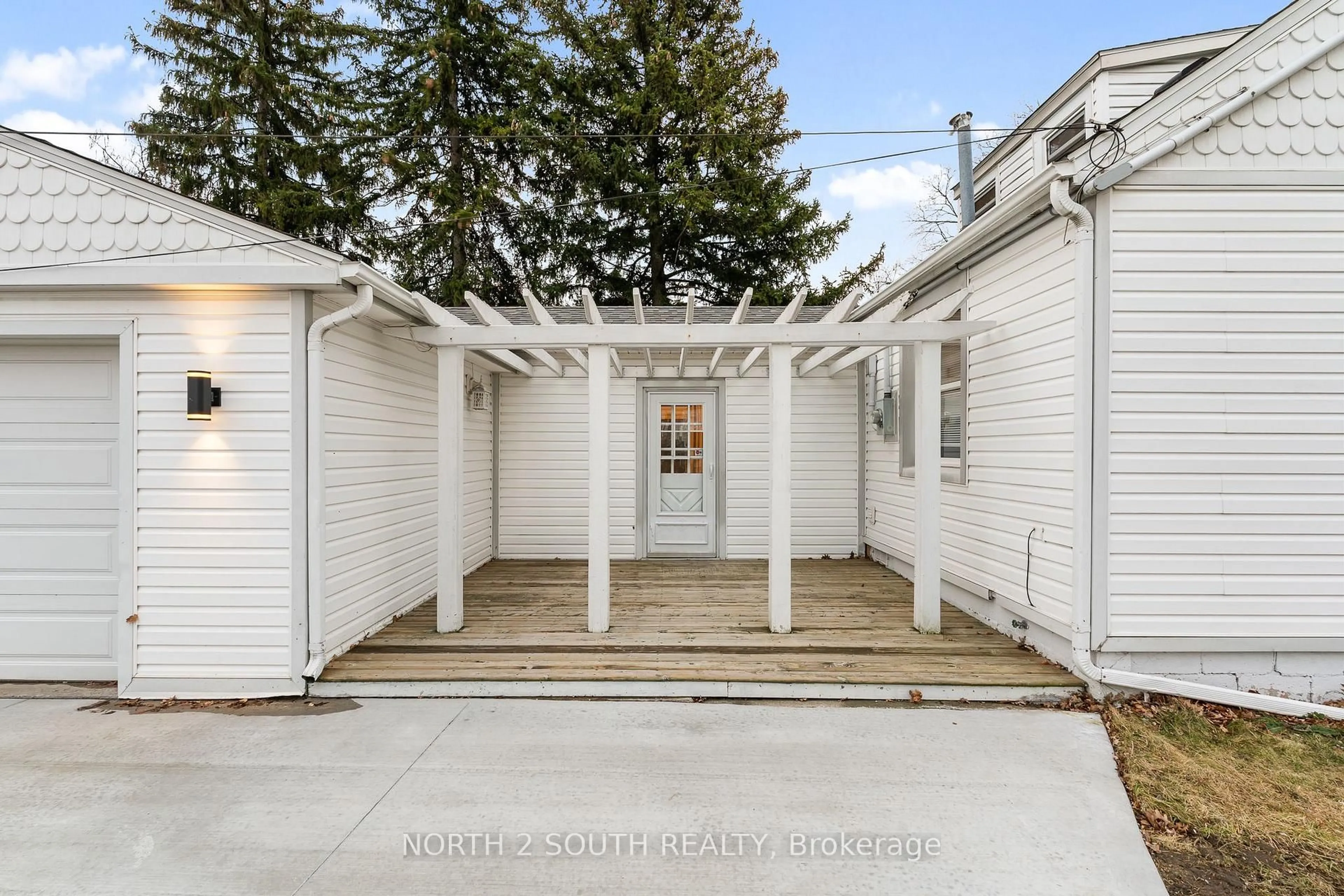 Patio, street for 1604 Buckingham Dr, Windsor Ontario N8T 2A6