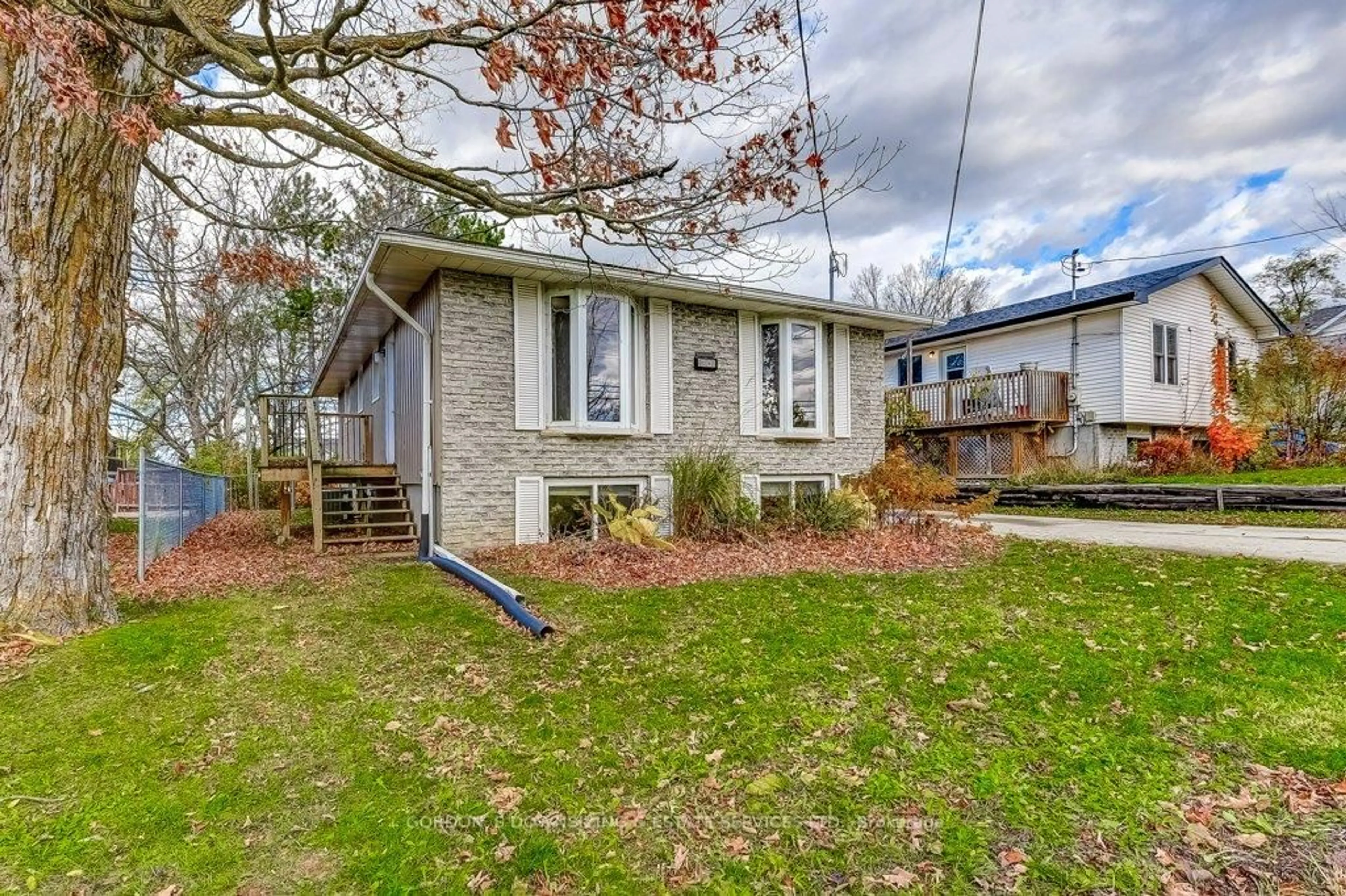 Unknown for 30 Ermatinger St, Selwyn Ontario K0L 2H0