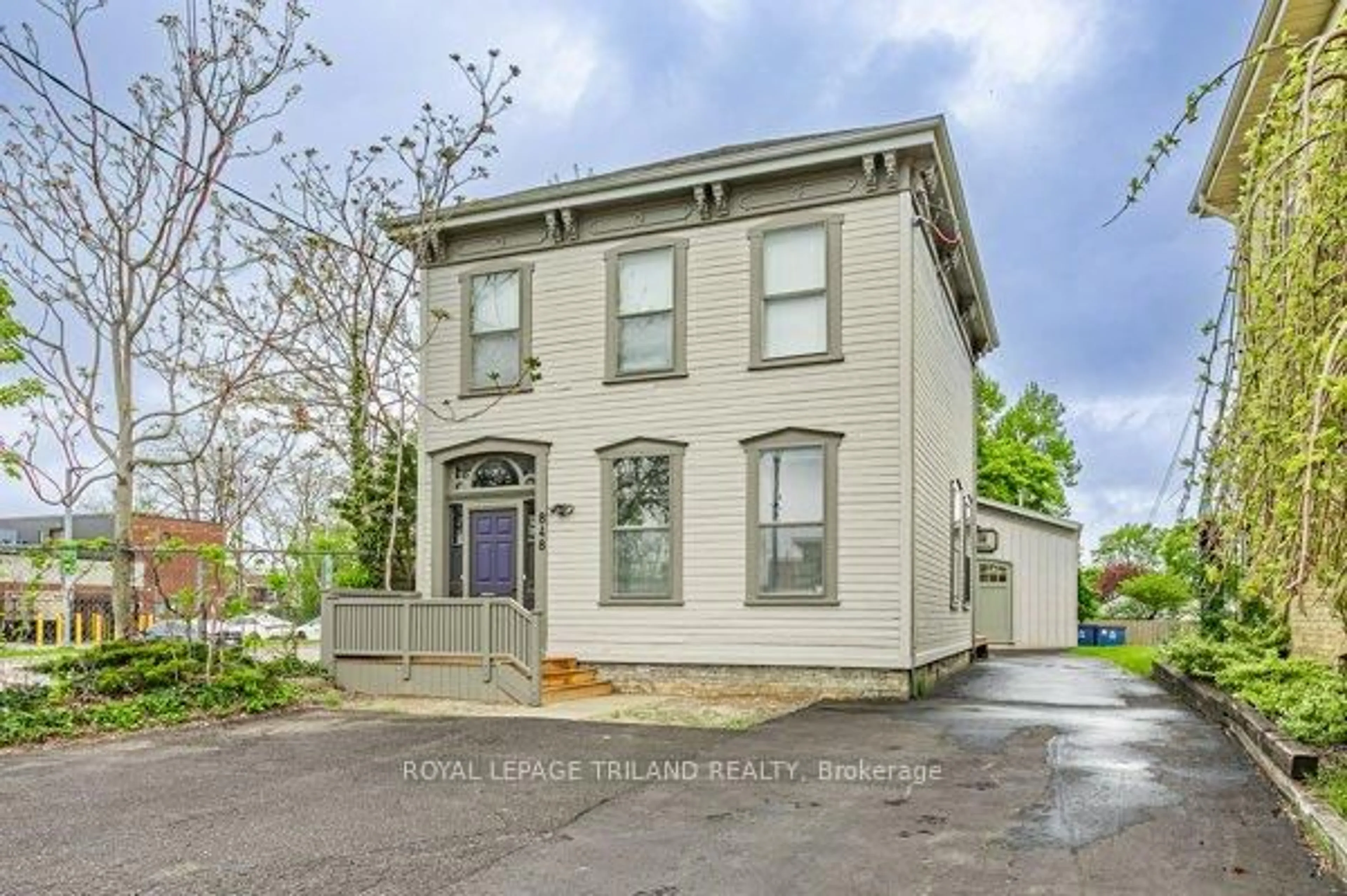 Home with brick exterior material, building for 848 Dundas St, London East Ontario N5W 2Z7