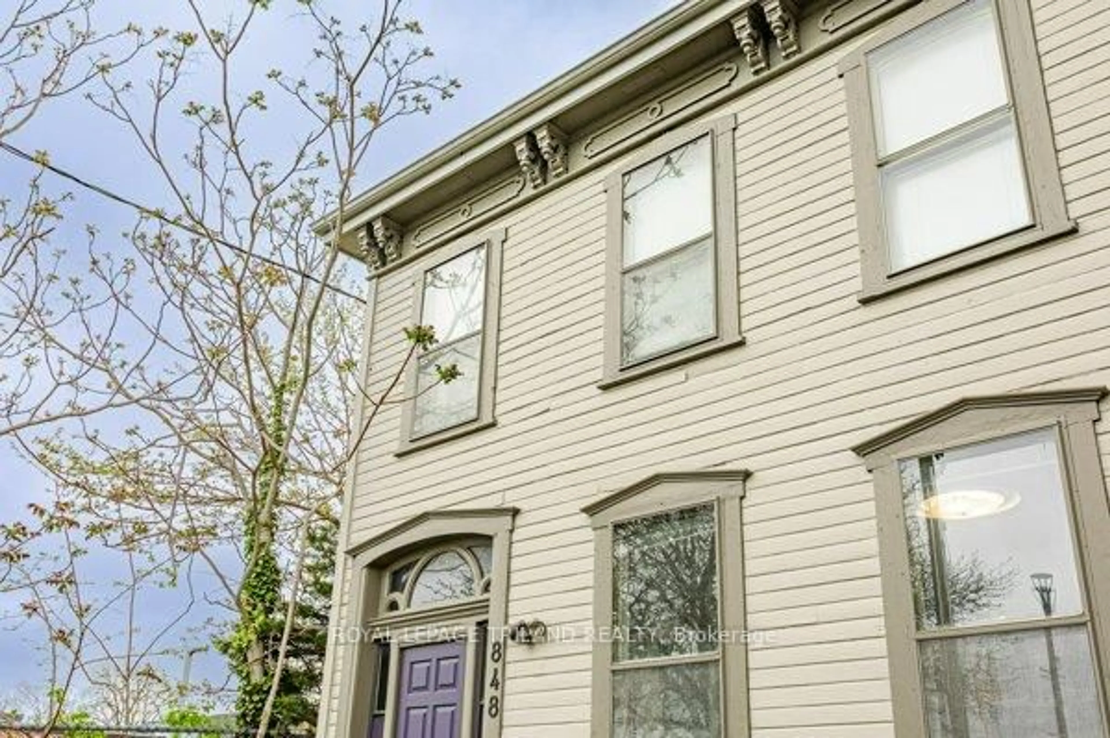 Unknown for 848 Dundas St, London East Ontario N5W 2Z7