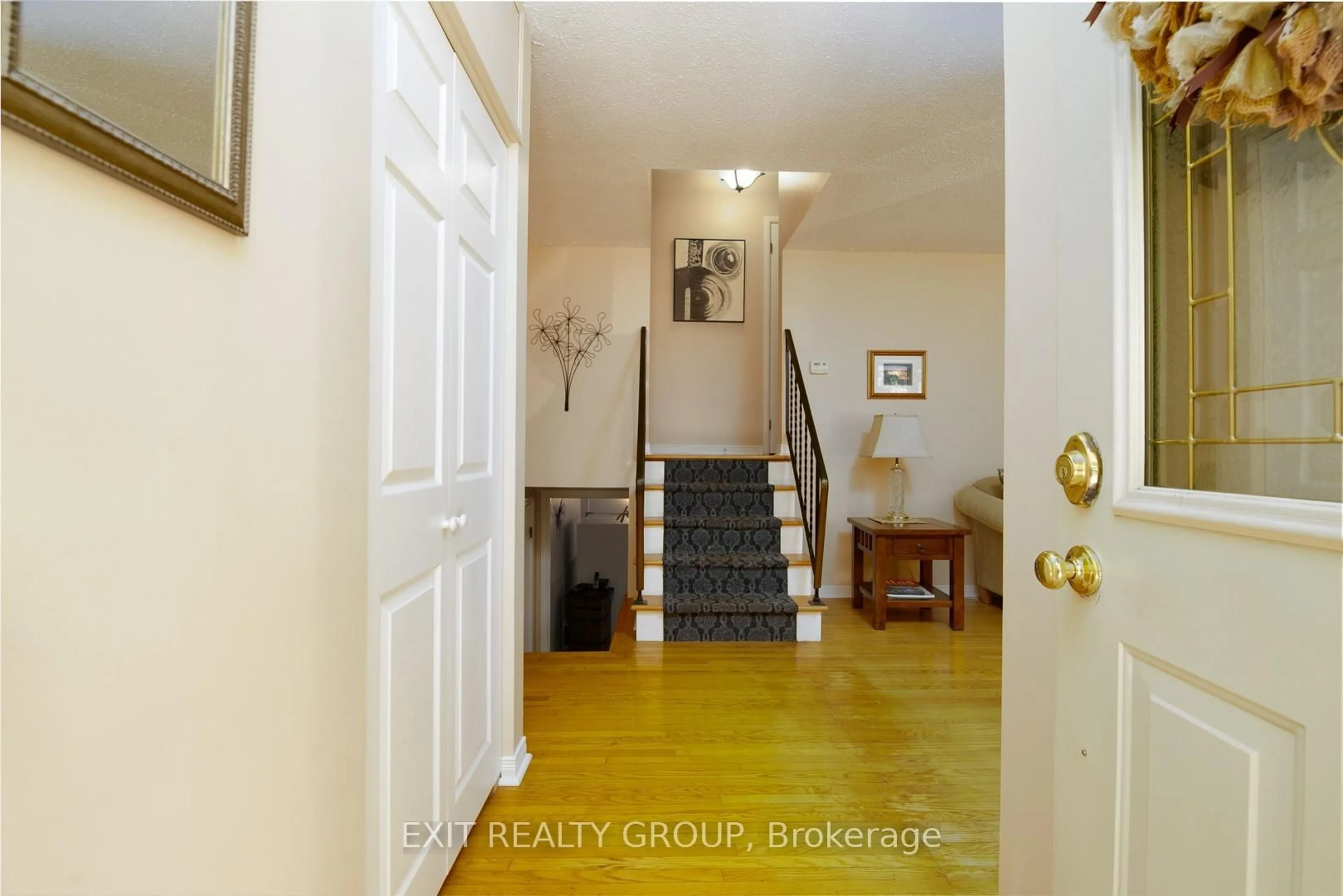 Indoor entryway for 31 Lexington Cres, Belleville Ontario K8P 4L2