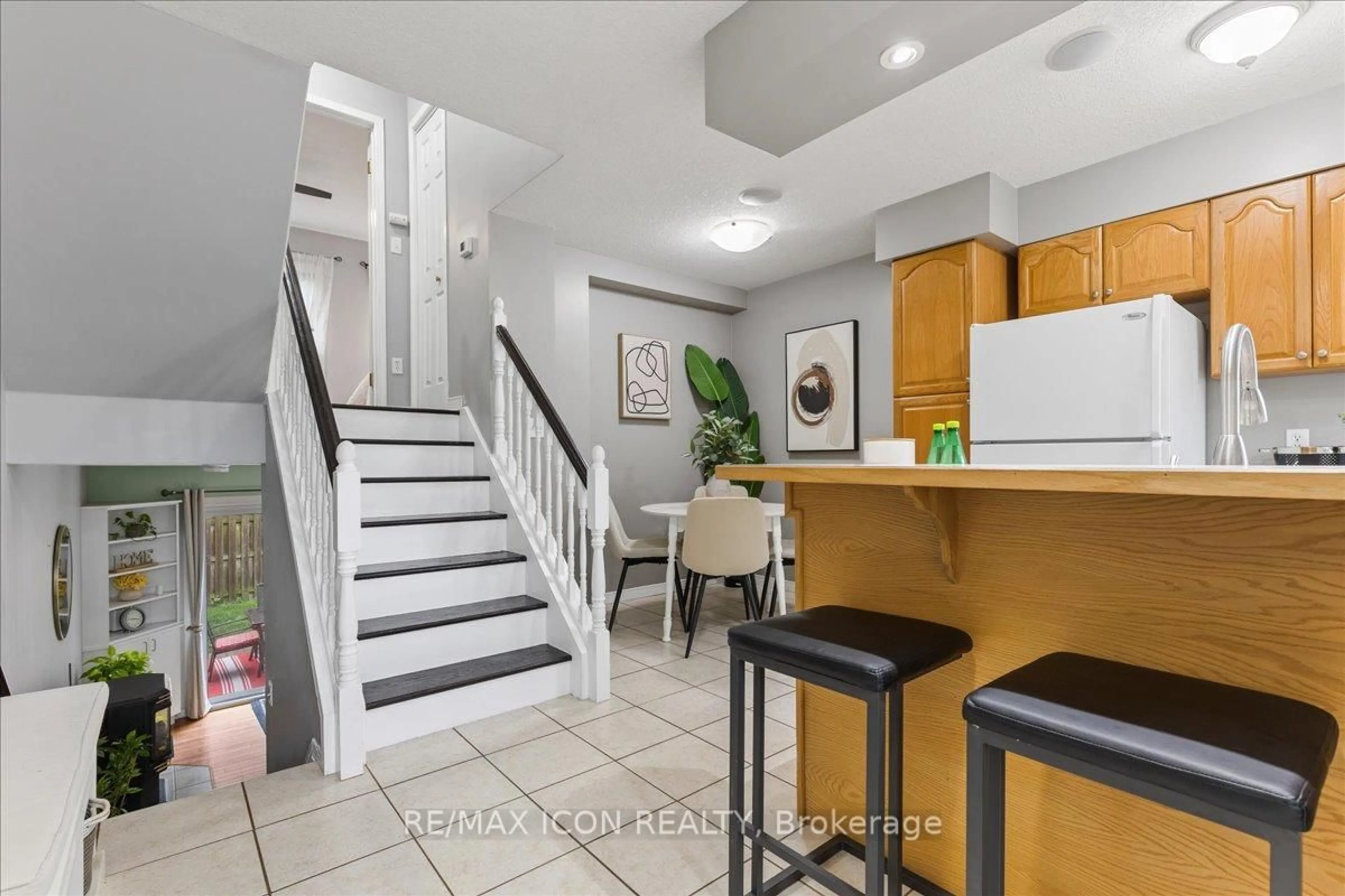 Open concept kitchen, ceramic/tile floor for 211 Veronica Dr #26, Kitchener Ontario N2A 2R8