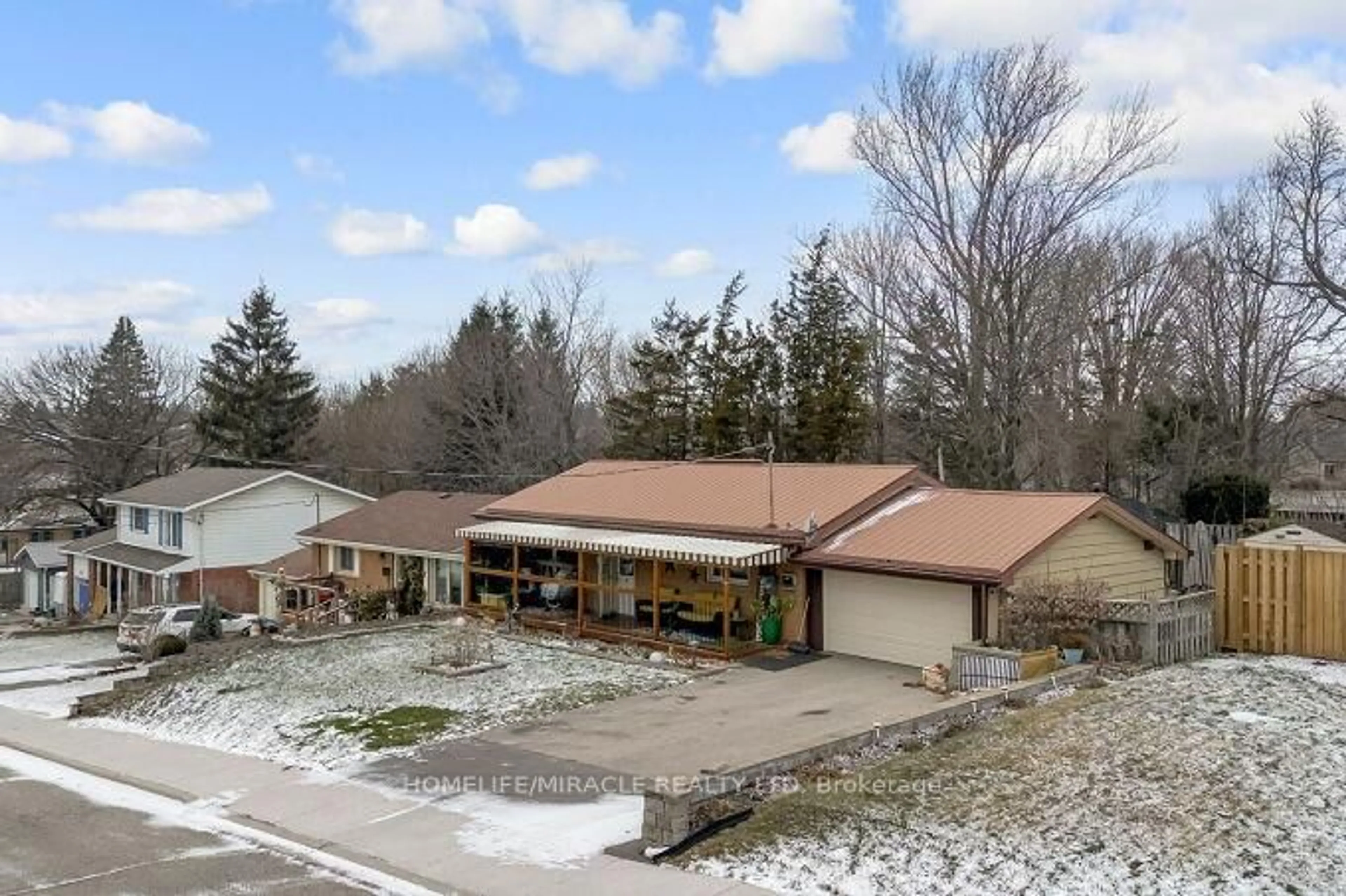 A pic from outside/outdoor area/front of a property/back of a property/a pic from drone, unknown for 49 Parker Dr, Norfolk Ontario N3Y 1A3