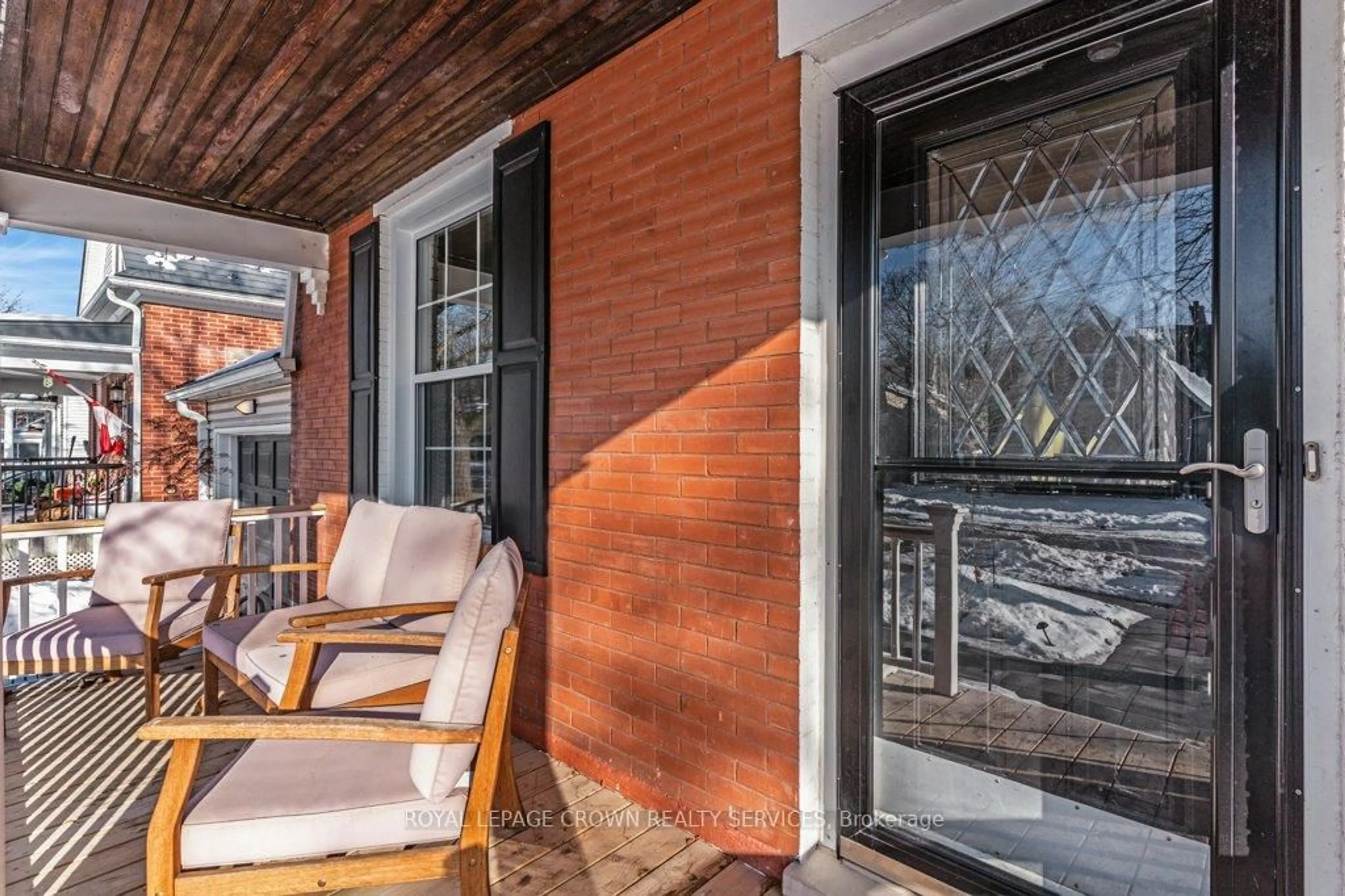 Patio, street for 61 Barrie St, Cambridge Ontario N1S 3A8