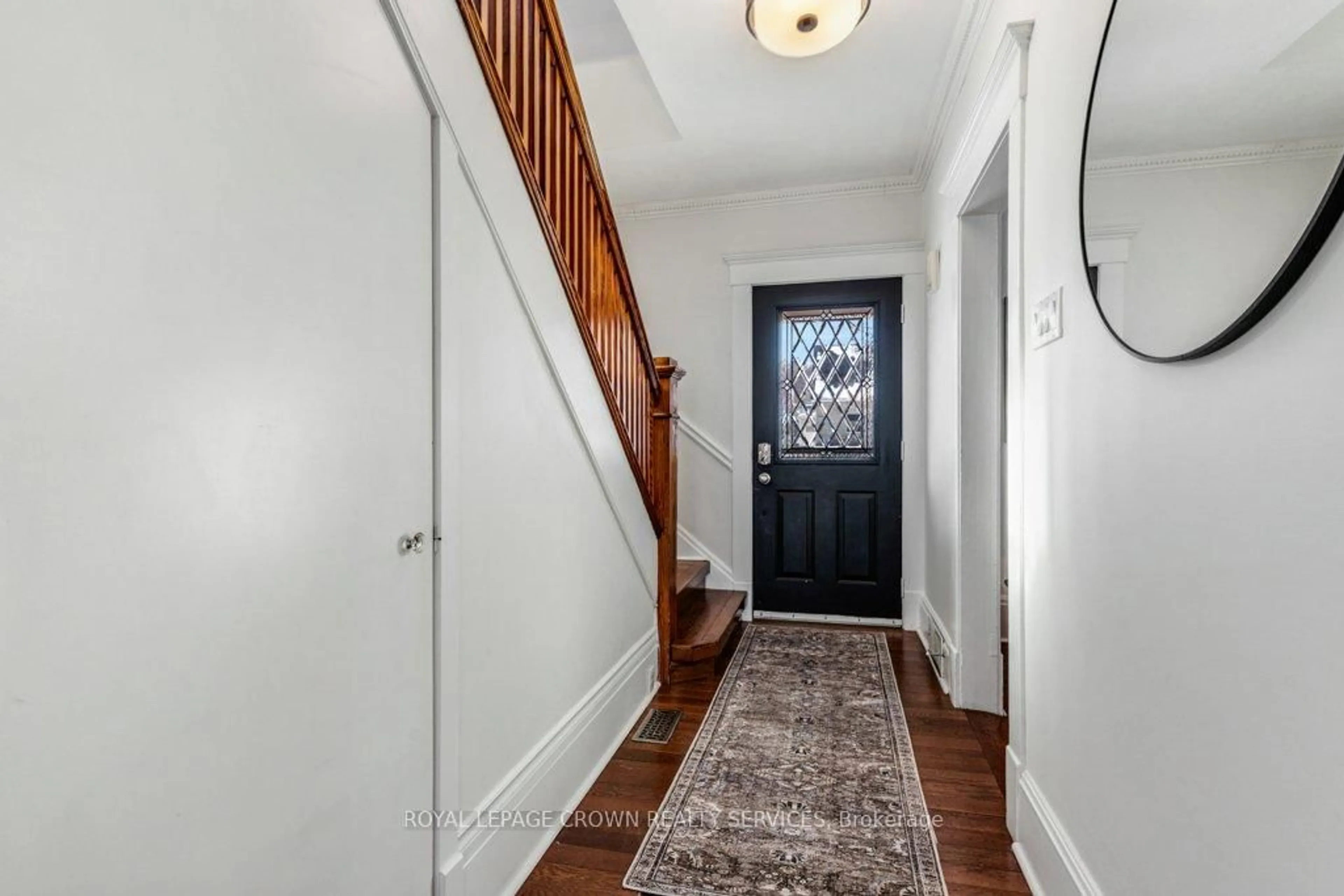 Indoor entryway for 61 Barrie St, Cambridge Ontario N1S 3A8