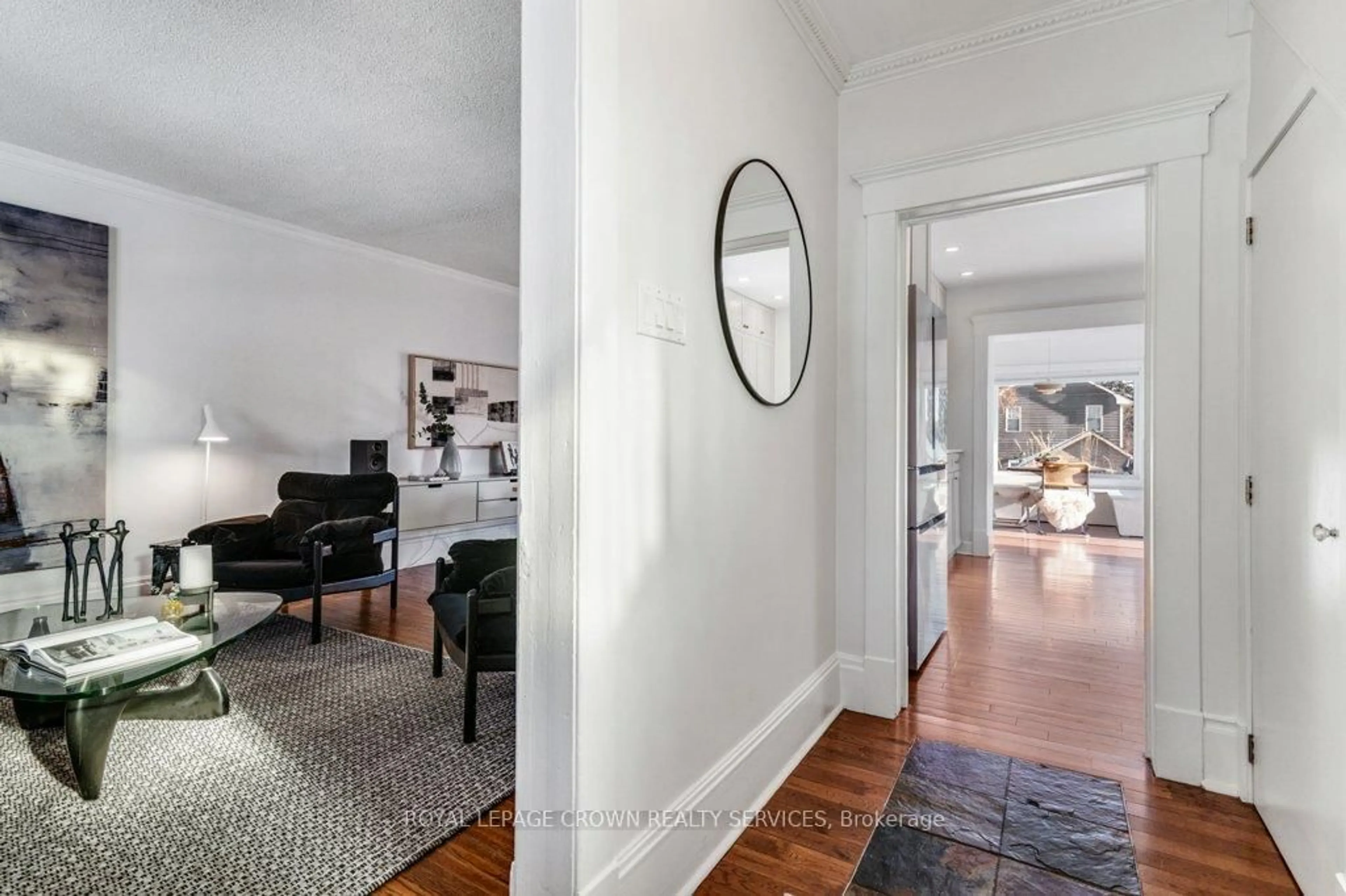 Indoor entryway for 61 Barrie St, Cambridge Ontario N1S 3A8