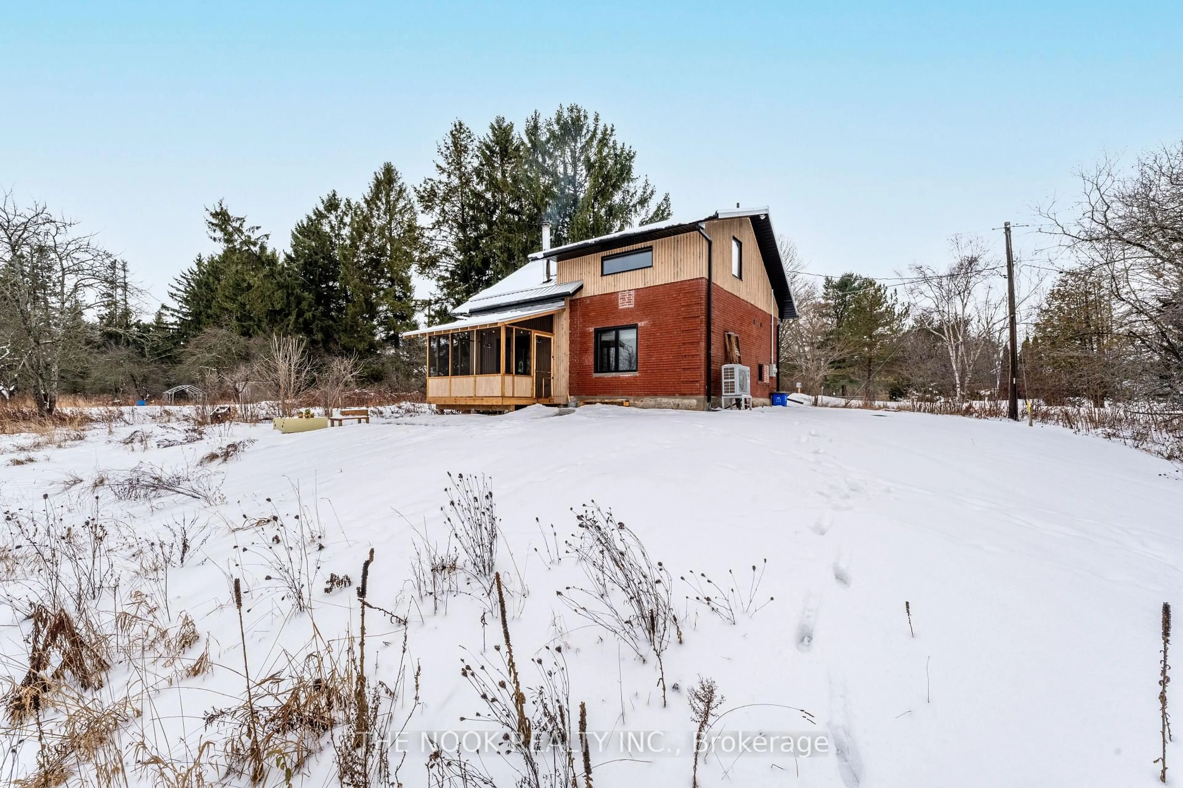 A pic from outside/outdoor area/front of a property/back of a property/a pic from drone, building for 319 Wicklow Beach Rd, Alnwick/Haldimand Ontario K0K 1S0
