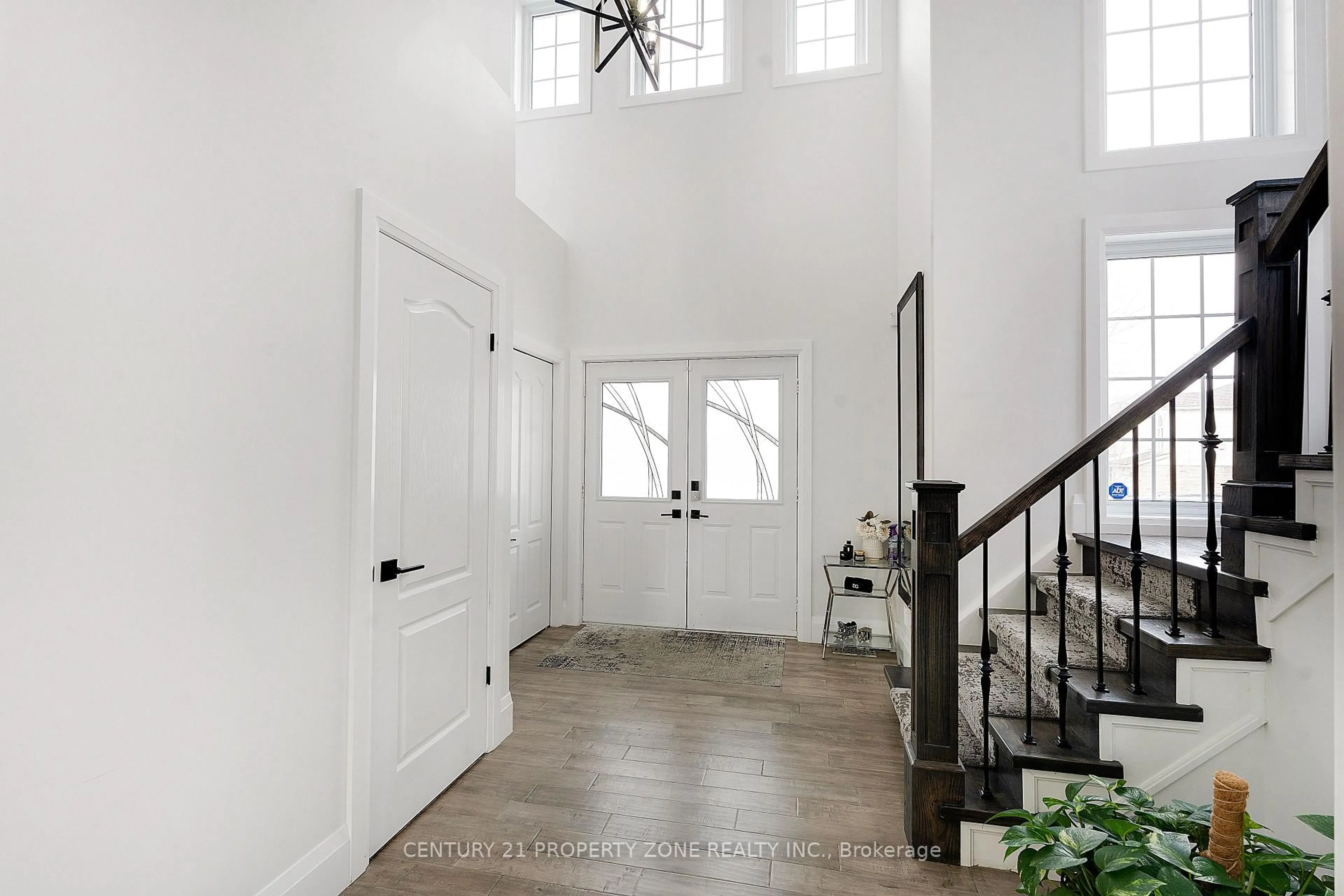 Indoor entryway for 827 Grey Alder Crt, Waterloo Ontario N2V 2P2