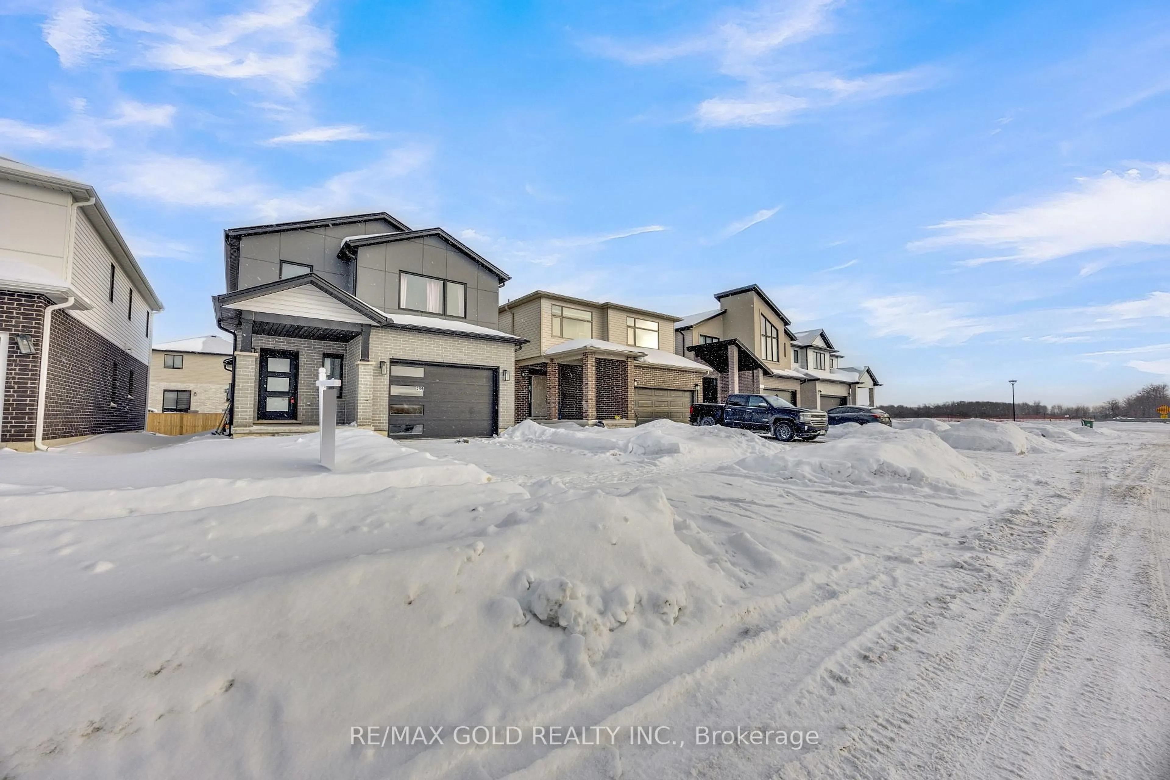 A pic from outside/outdoor area/front of a property/back of a property/a pic from drone, street for 259 Byers St, London South Ontario N6L 0J2