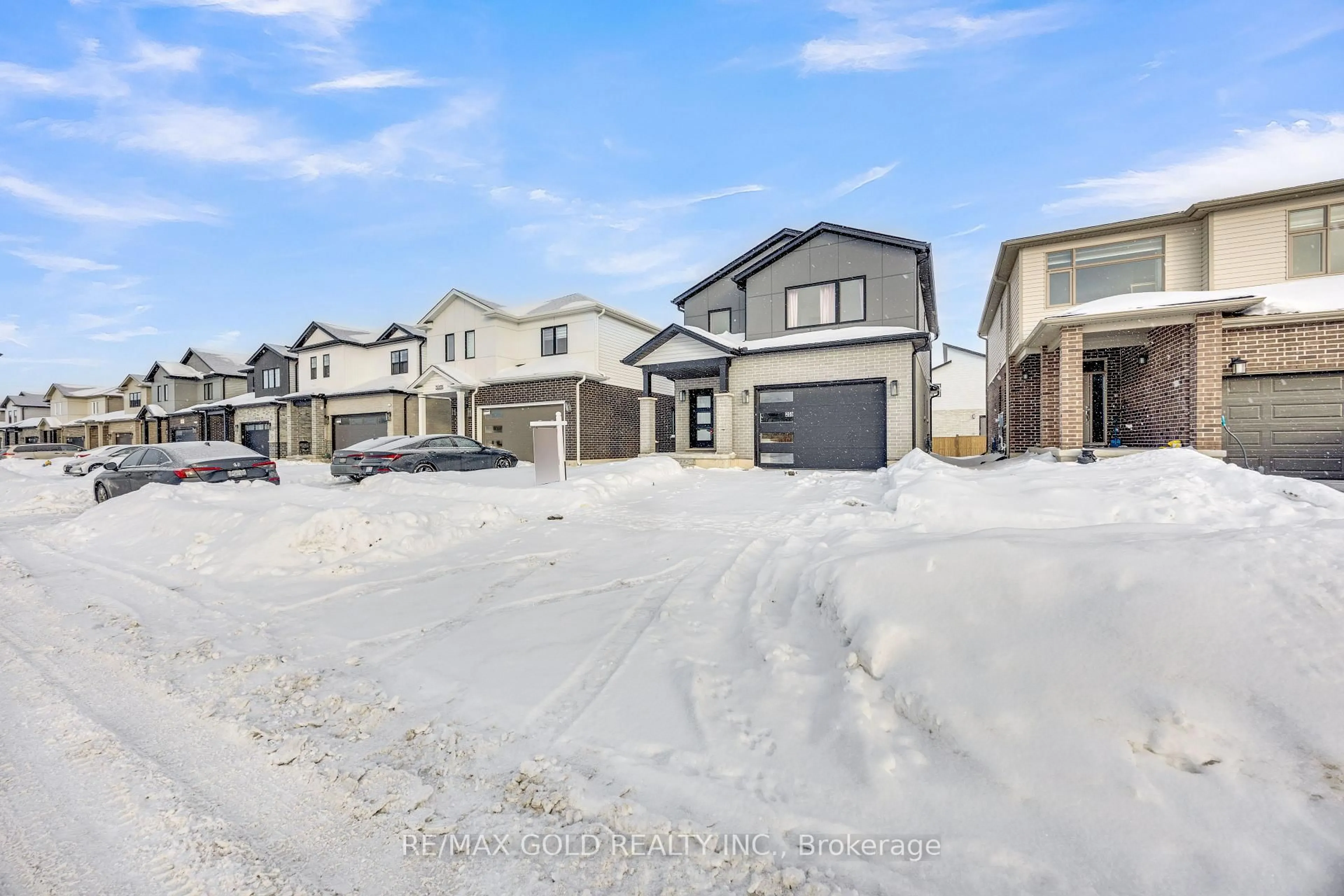 A pic from outside/outdoor area/front of a property/back of a property/a pic from drone, street for 259 Byers St, London South Ontario N6L 0J2