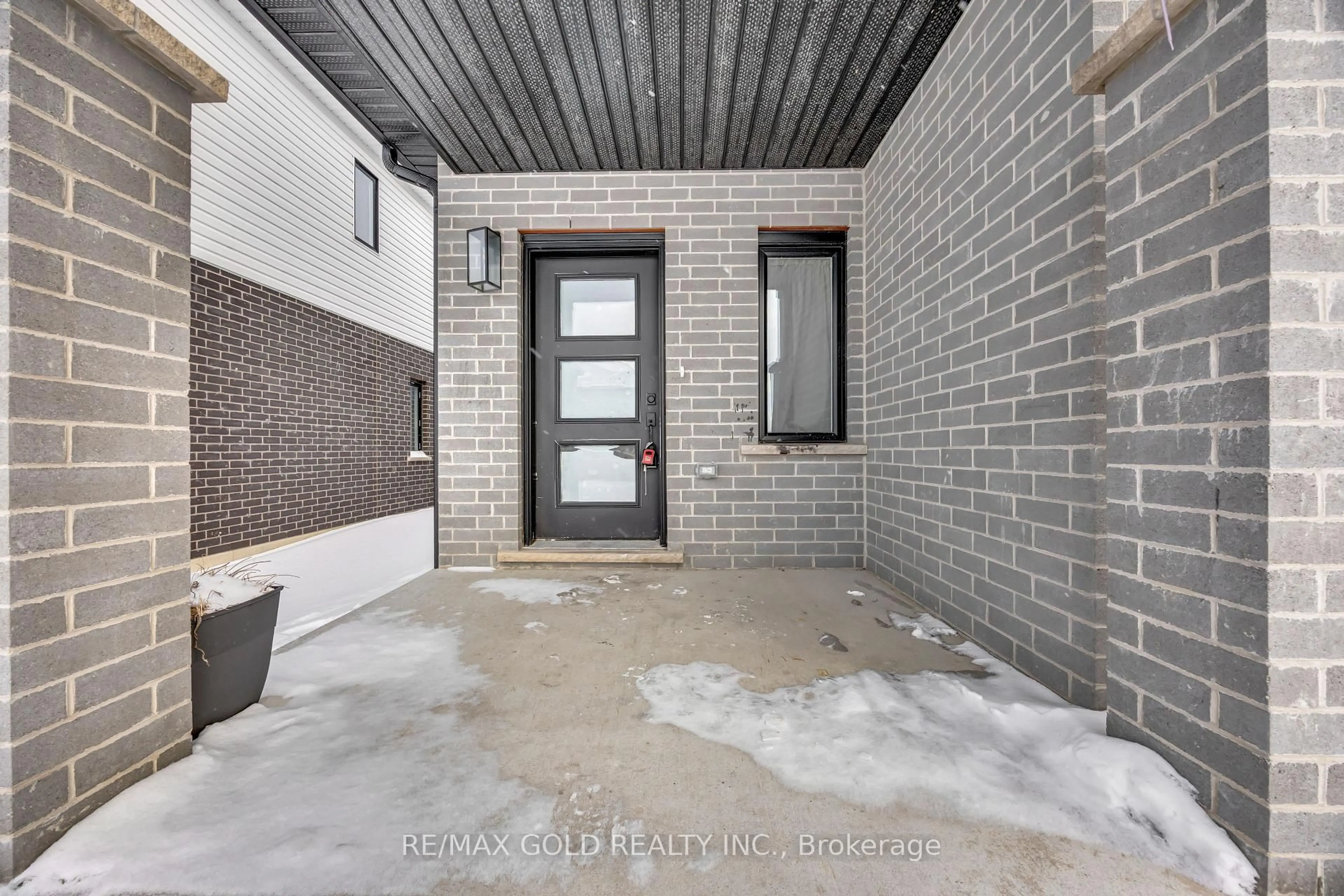 Indoor entryway for 259 Byers St, London South Ontario N6L 0J2