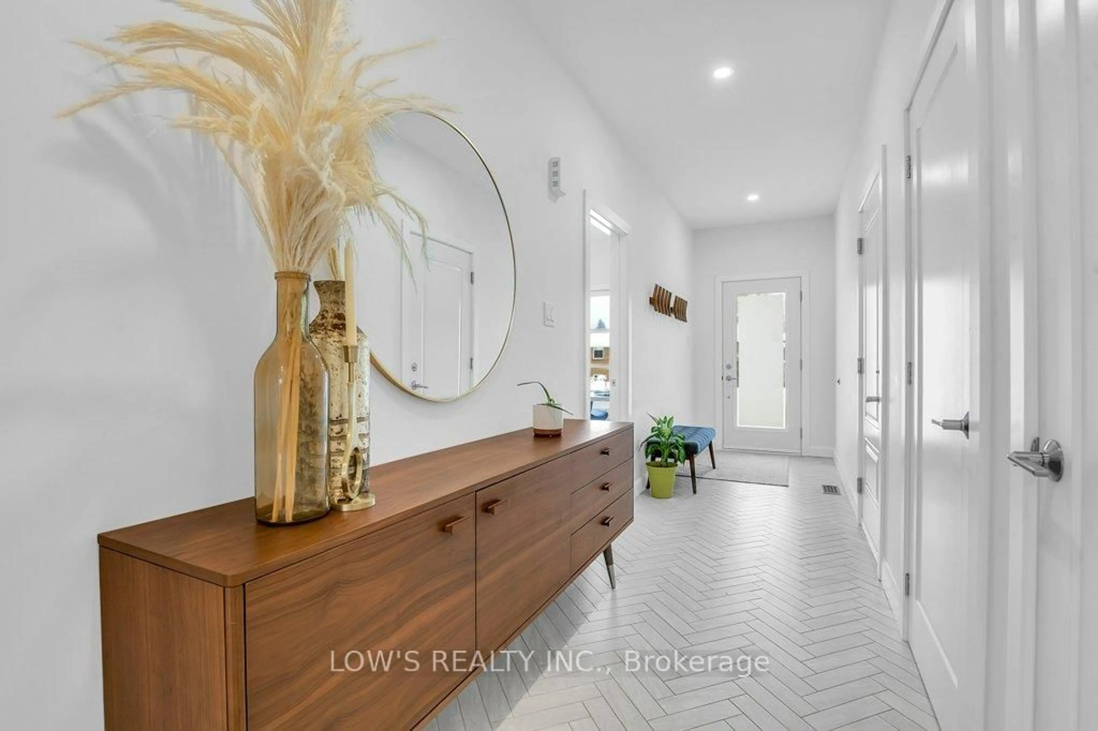 Indoor entryway for 92 Home Ave, Champlain Ontario K0B 1R0