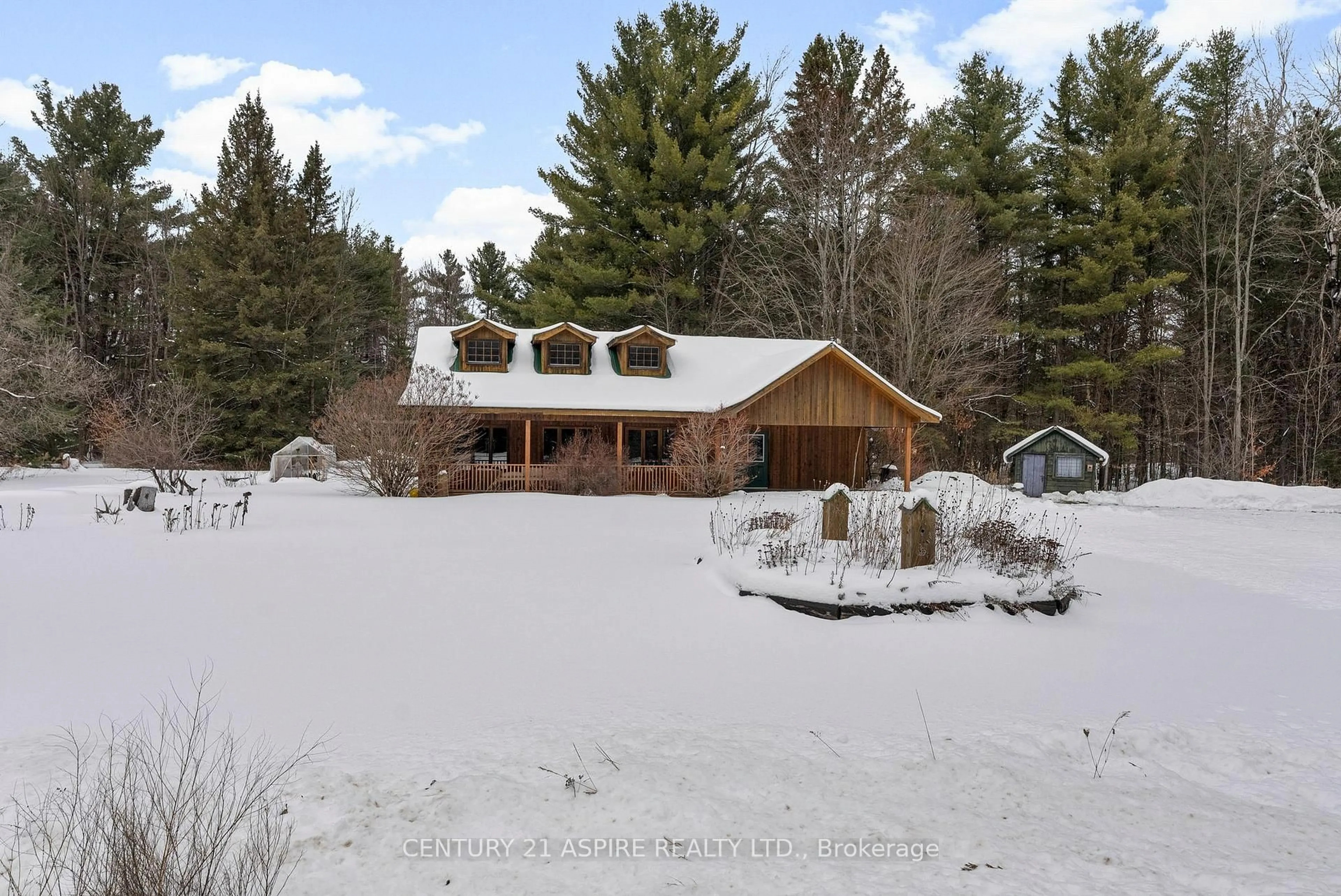 A pic from outside/outdoor area/front of a property/back of a property/a pic from drone, unknown for 400 Calabogie Rd, Arnprior Ontario K7S 3G8