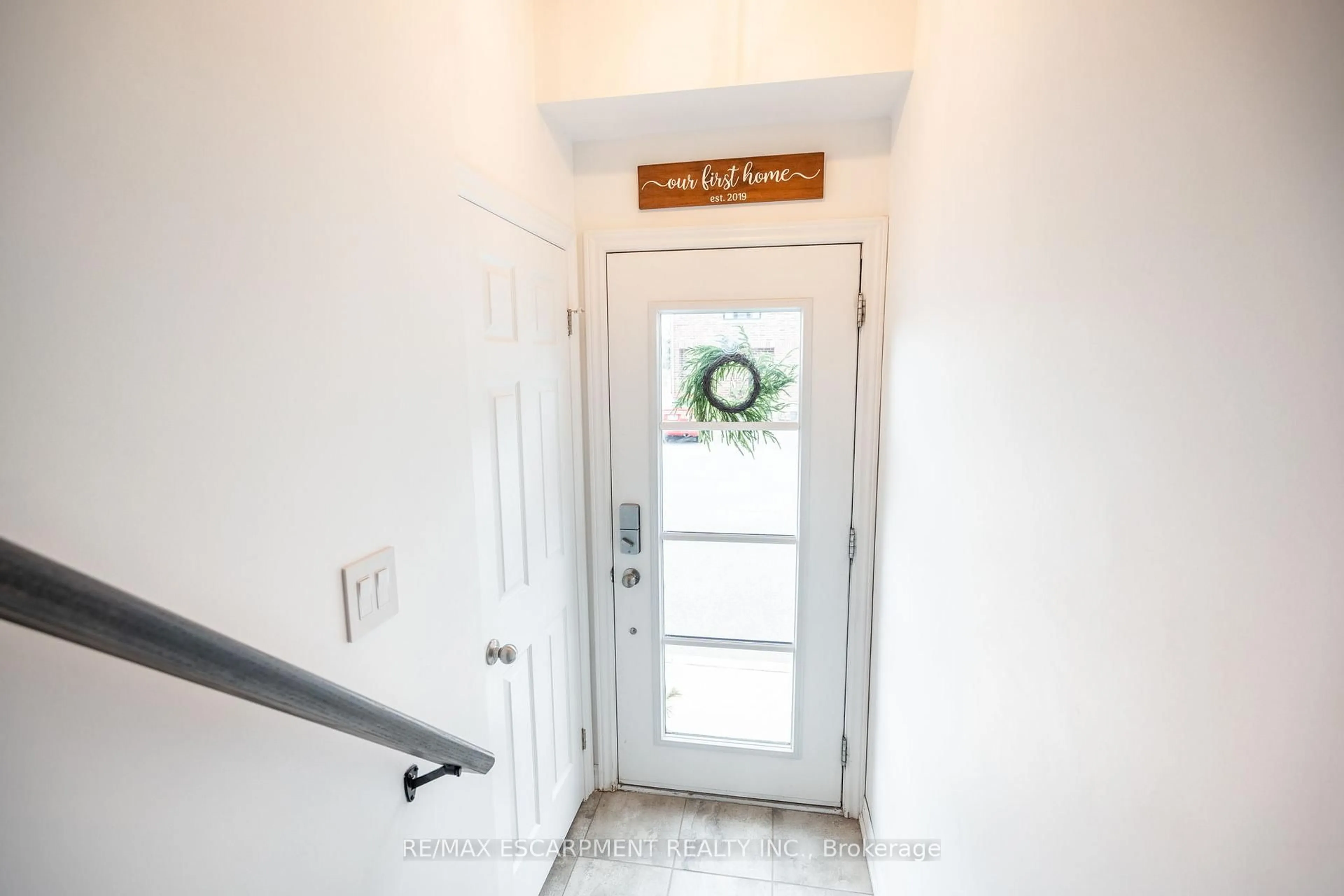 Indoor entryway for 219 Dundas St #45, Hamilton Ontario L8B 1V9