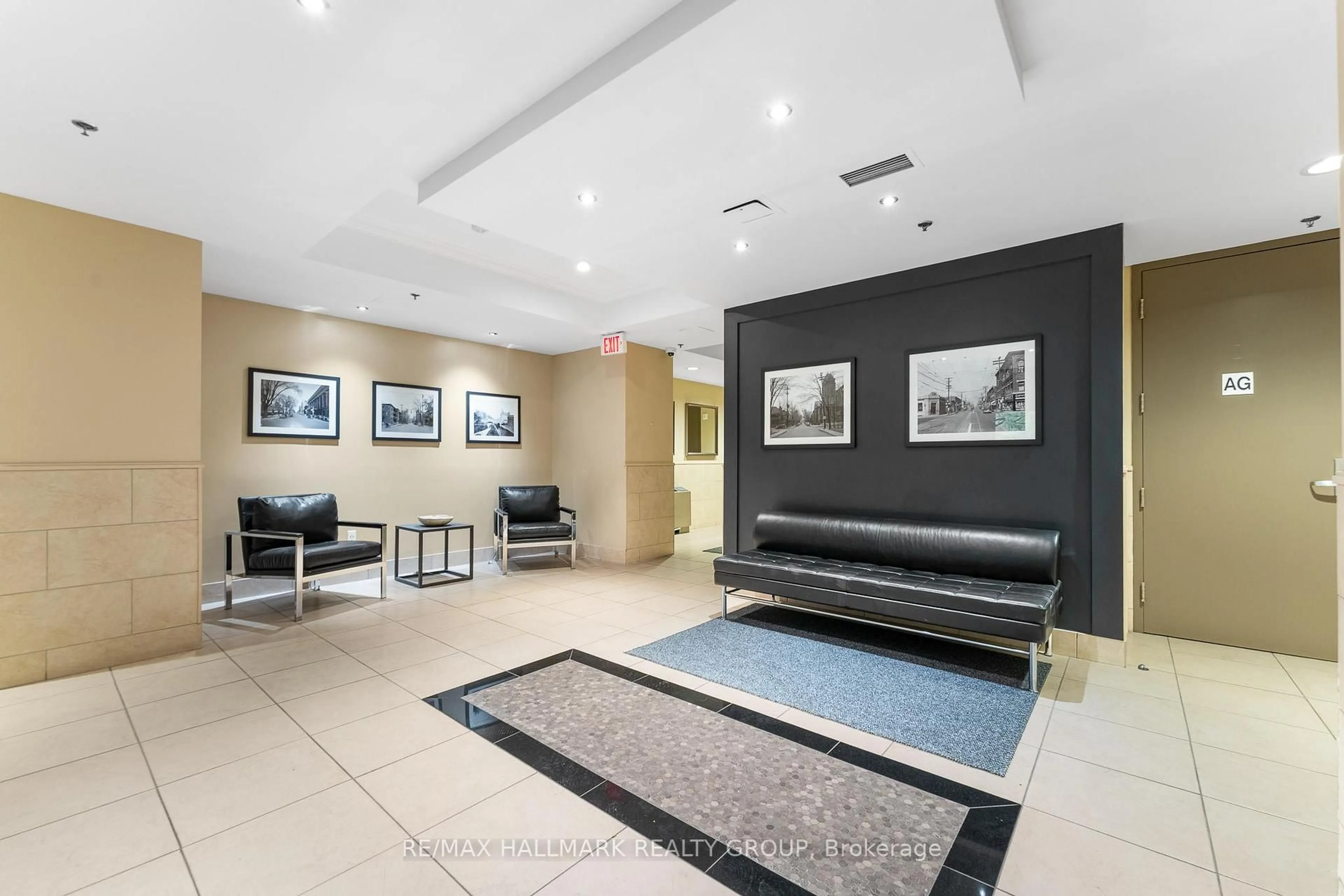 Lobby for 374 Cooper St #401, Ottawa Ontario K2P 2P4