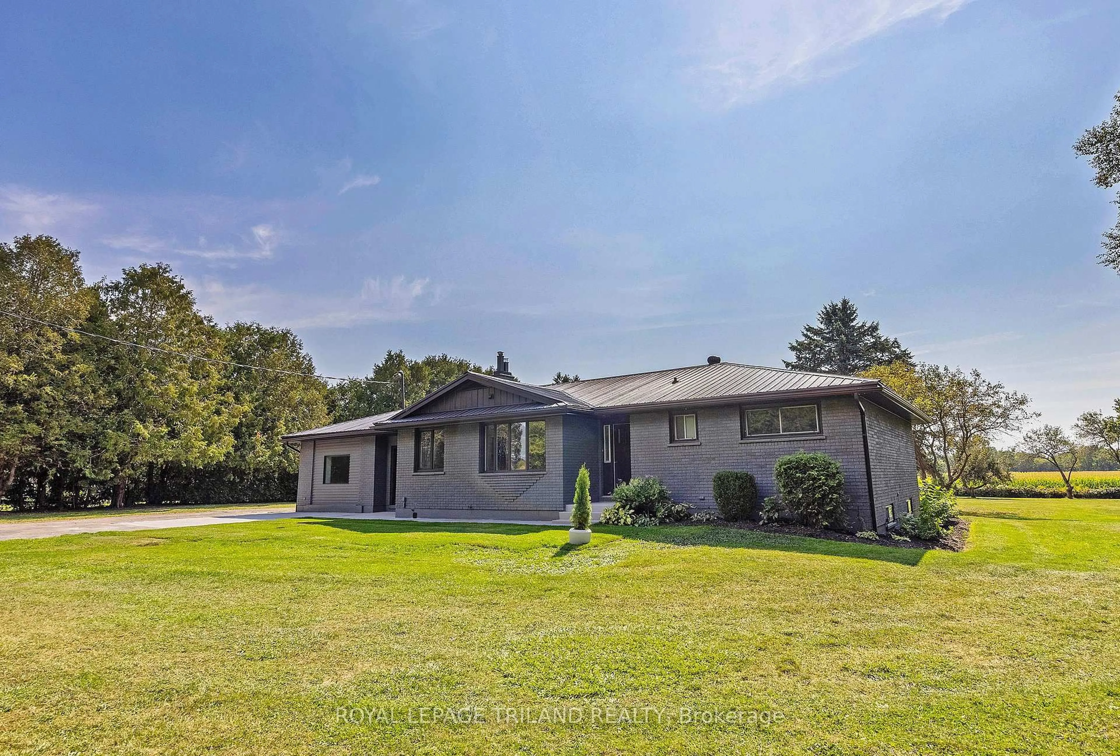 A pic from outside/outdoor area/front of a property/back of a property/a pic from drone, unknown for 829 AVON Dr, Malahide Ontario N0L 1B0