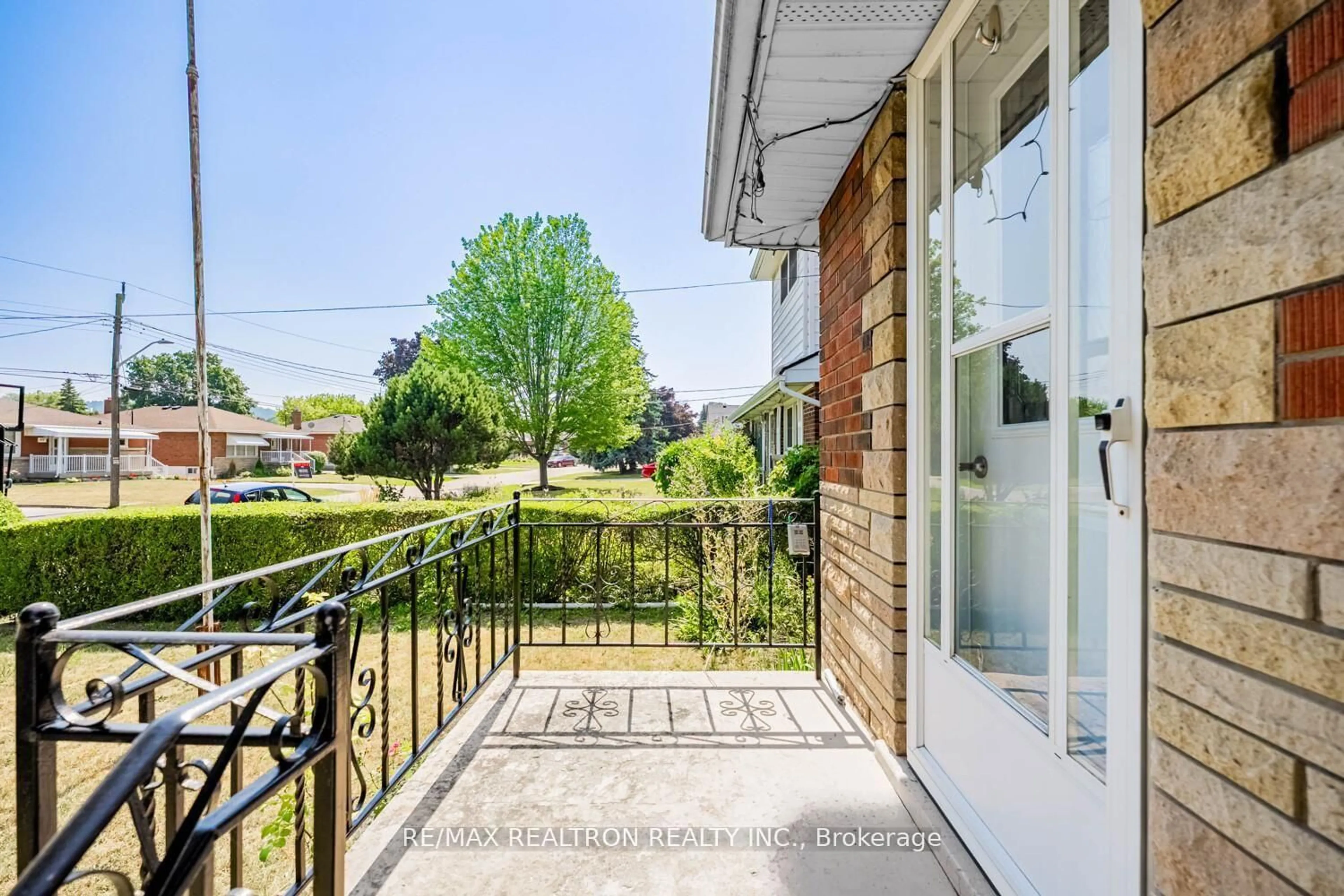 Patio, street for 79 Blanmora Dr, Hamilton Ontario L8G 2A9