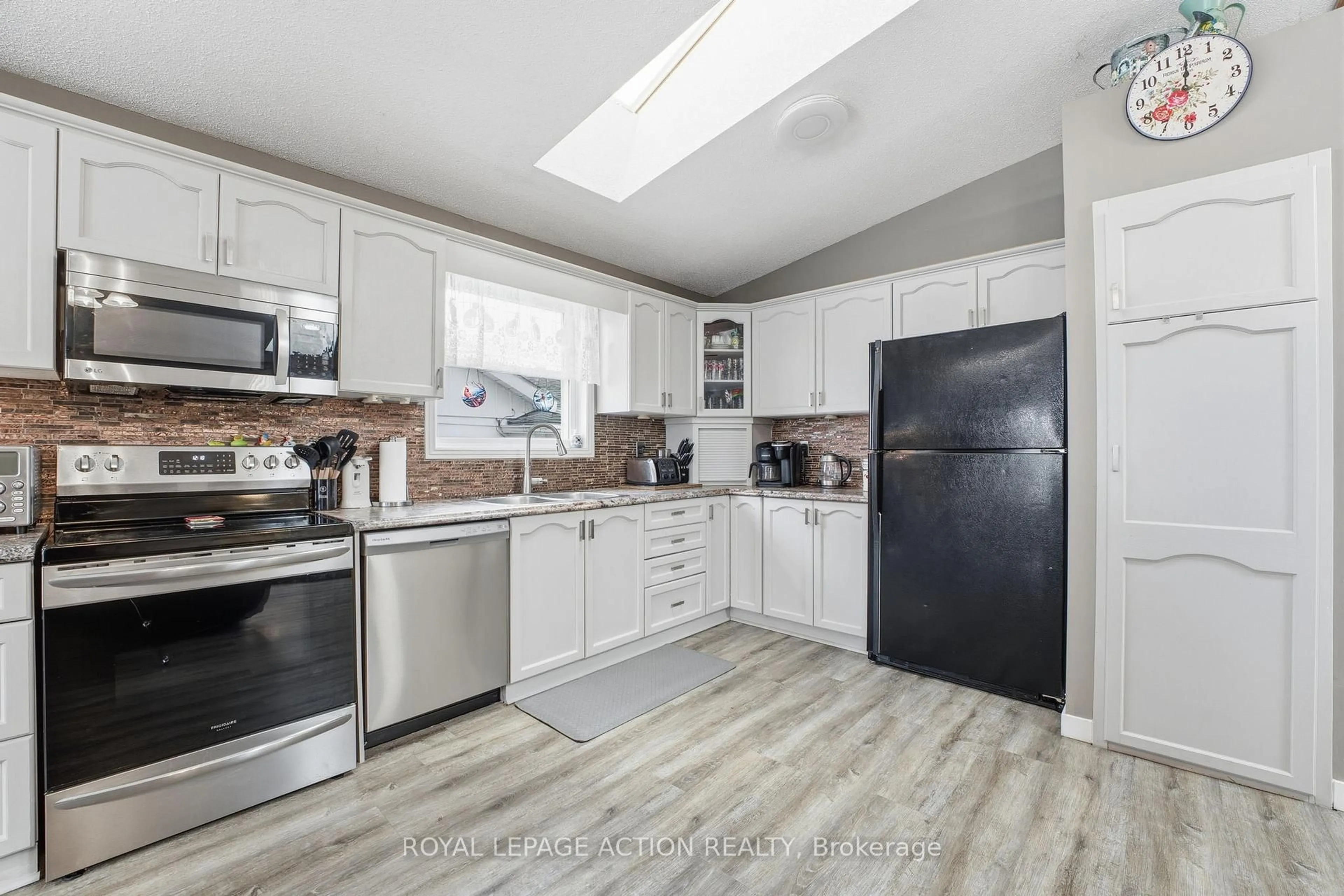 Open concept kitchen, unknown for 71 Barnes Ave, Brantford Ontario N3R 4Y9