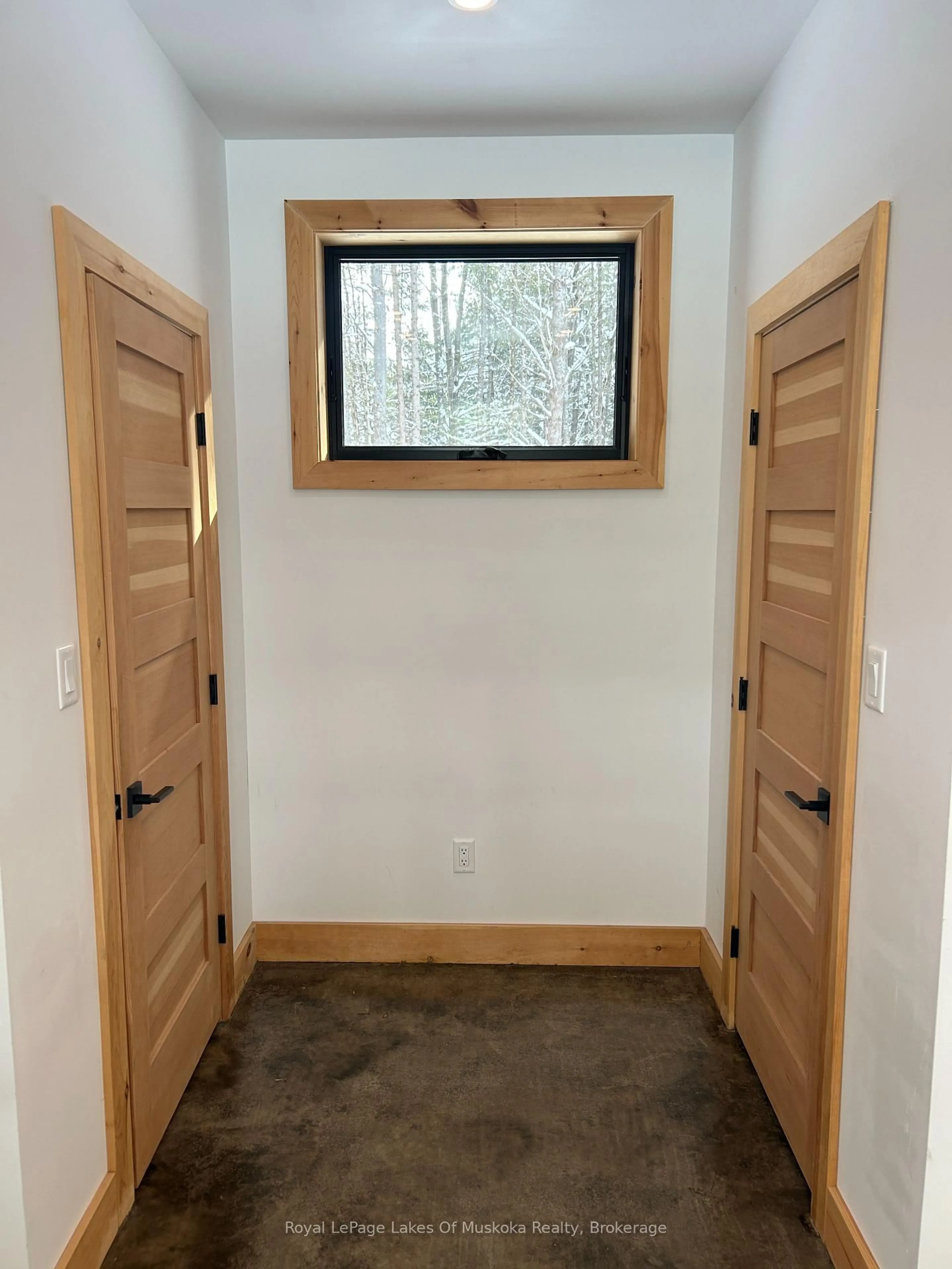 Indoor entryway for 286 Clearwater Lake Rd, Huntsville Ontario P0B 1L0