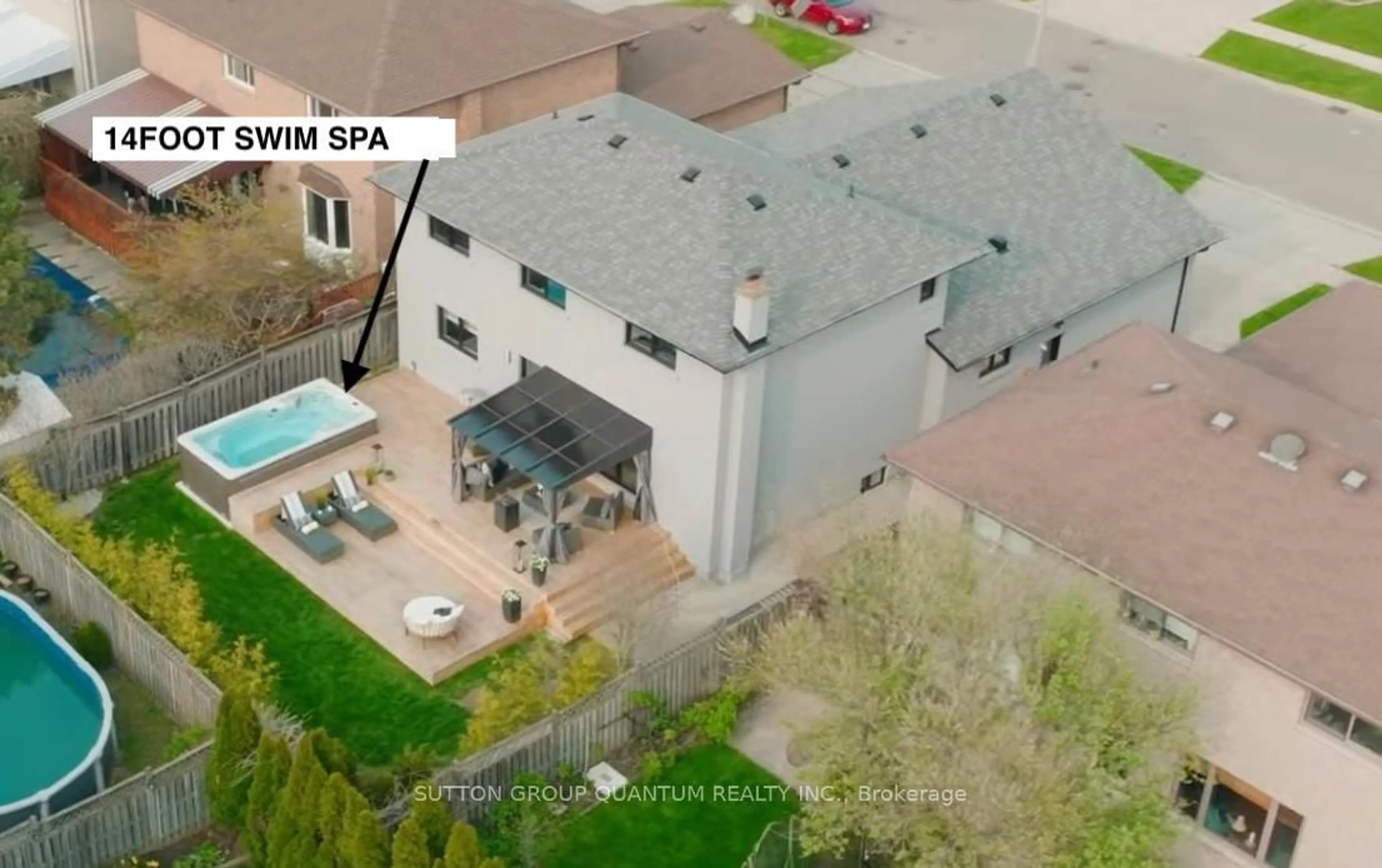 A pic from outside/outdoor area/front of a property/back of a property/a pic from drone, mountain view for 17 Clearview Dr, Hamilton Ontario L8K 4Y4