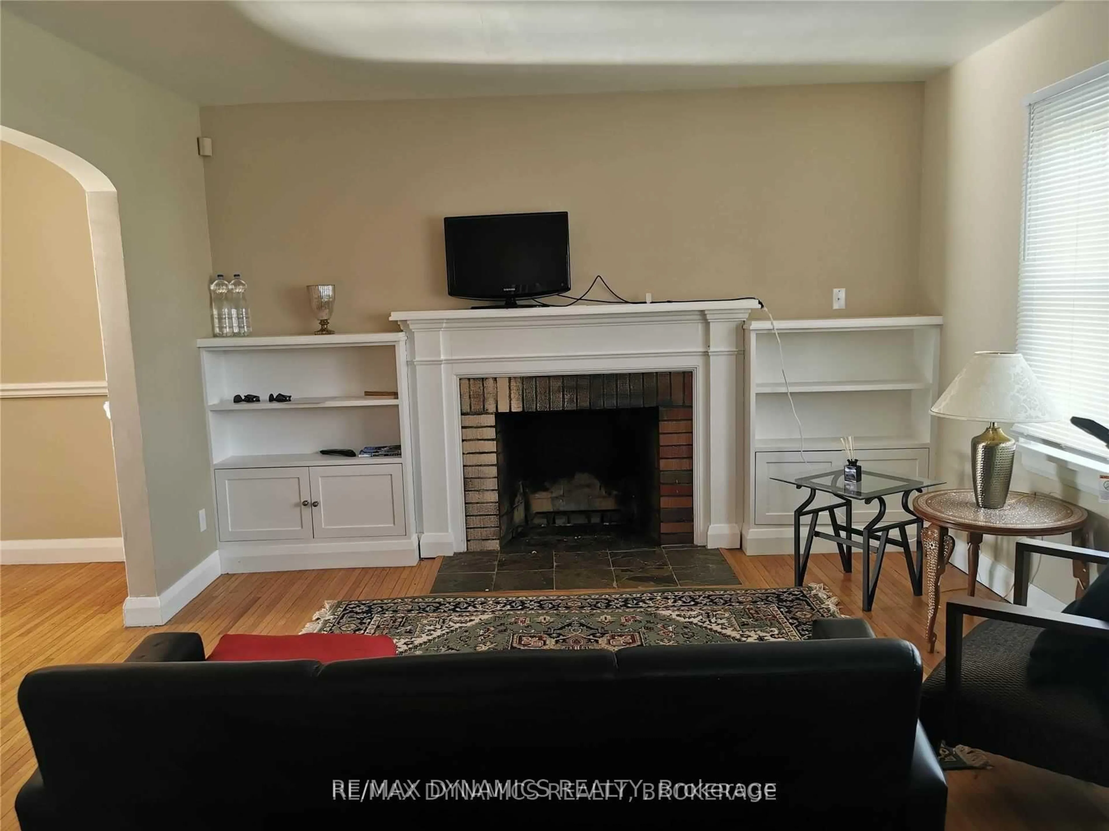 Living room with furniture, unknown for 5825 Depew Ave, Niagara Falls Ontario L2G 5M2