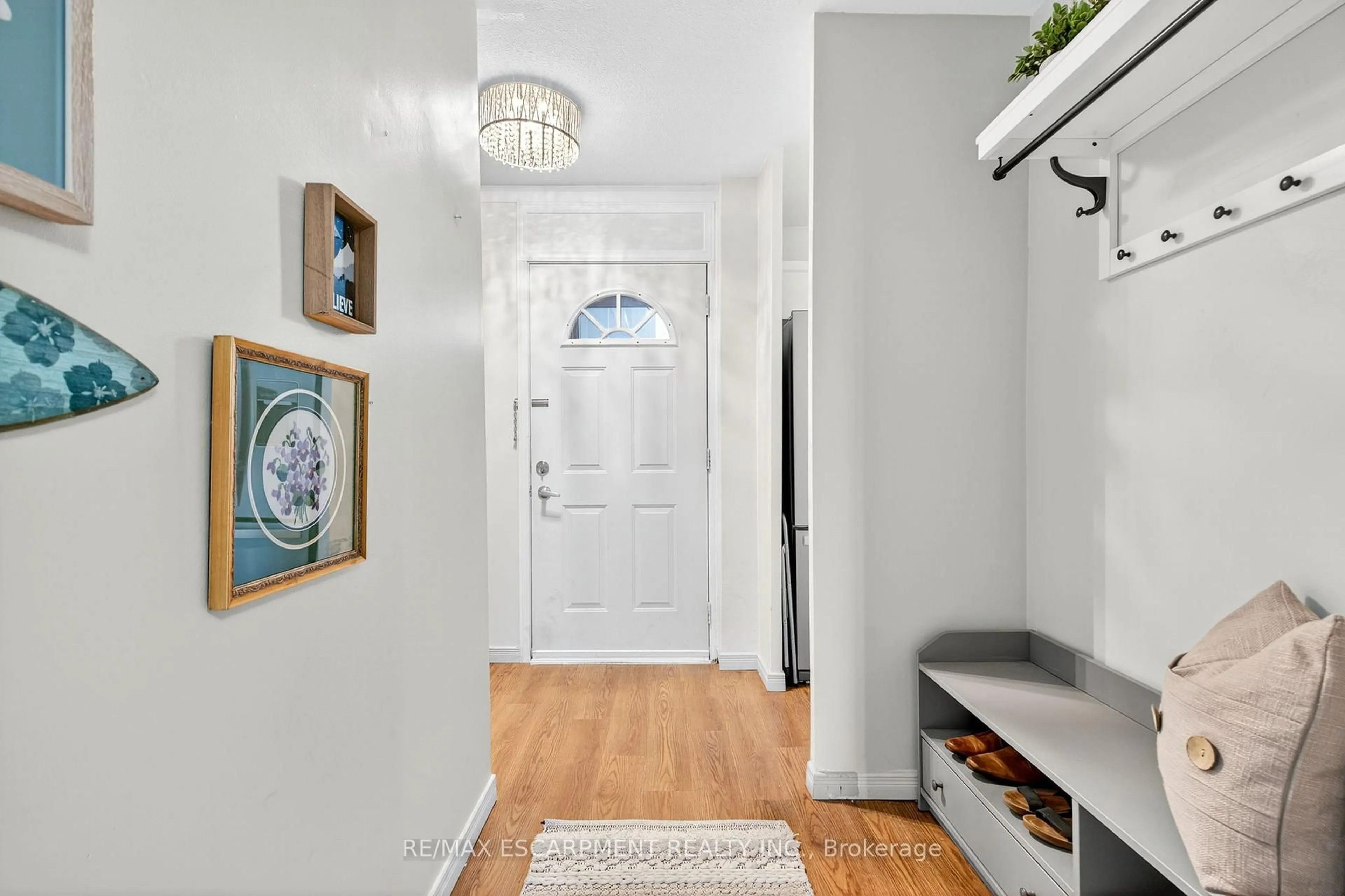 Indoor entryway for 350 Quigley Rd #320, Hamilton Ontario L8K 5N2