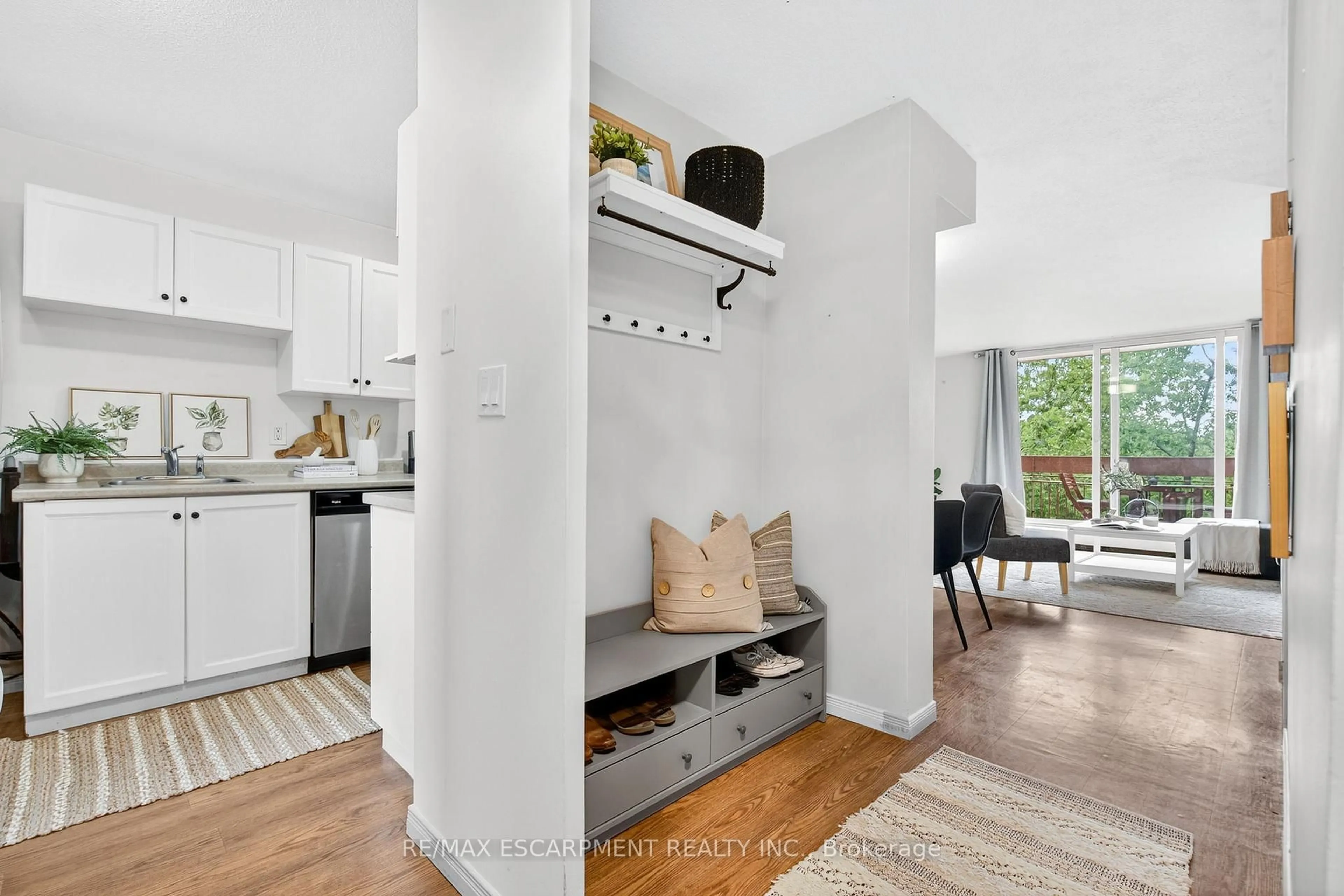 Indoor entryway for 350 Quigley Rd #320, Hamilton Ontario L8K 5N2