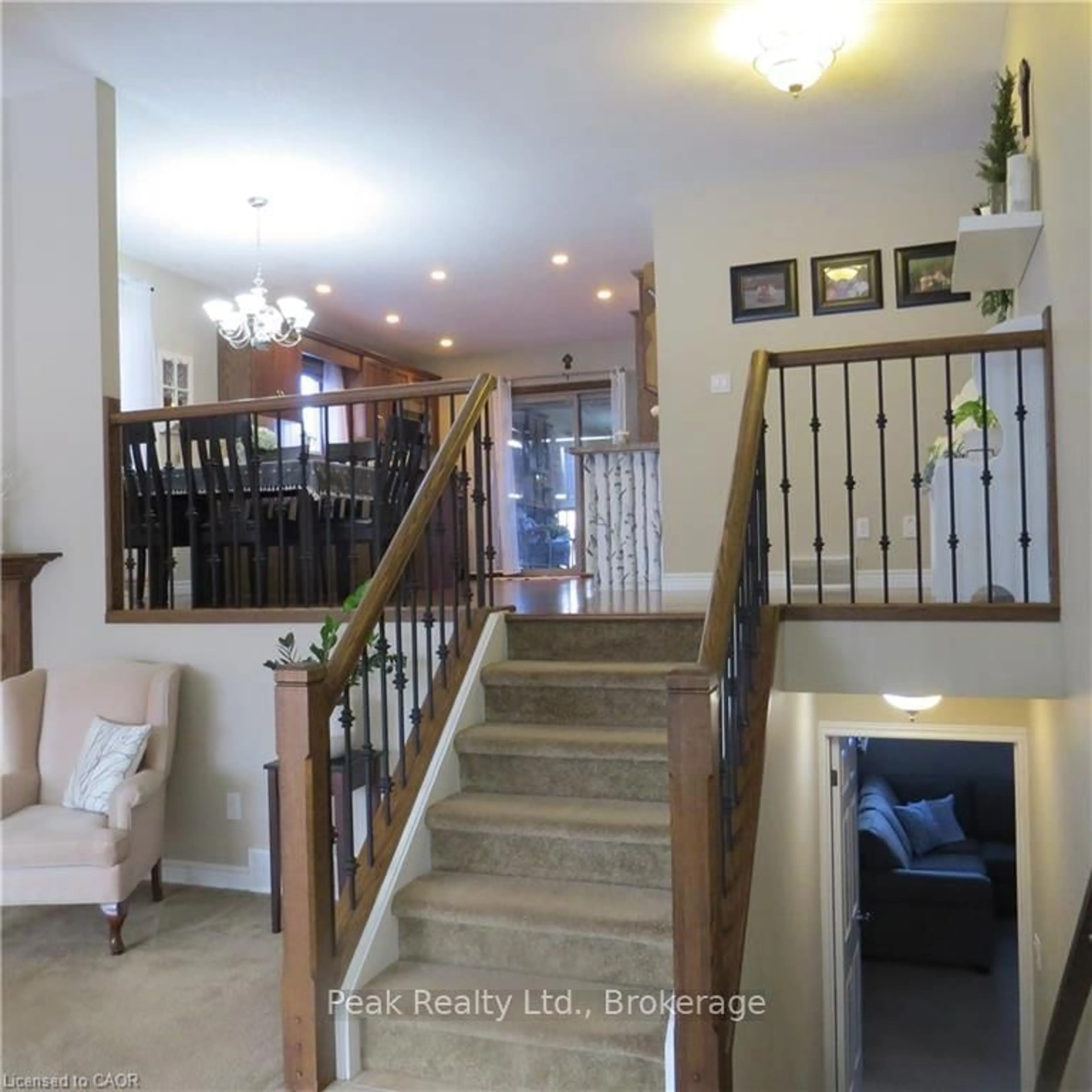 Indoor foyer for 209 Kingfisher Ave, Woodstock Ontario N4T 0B3