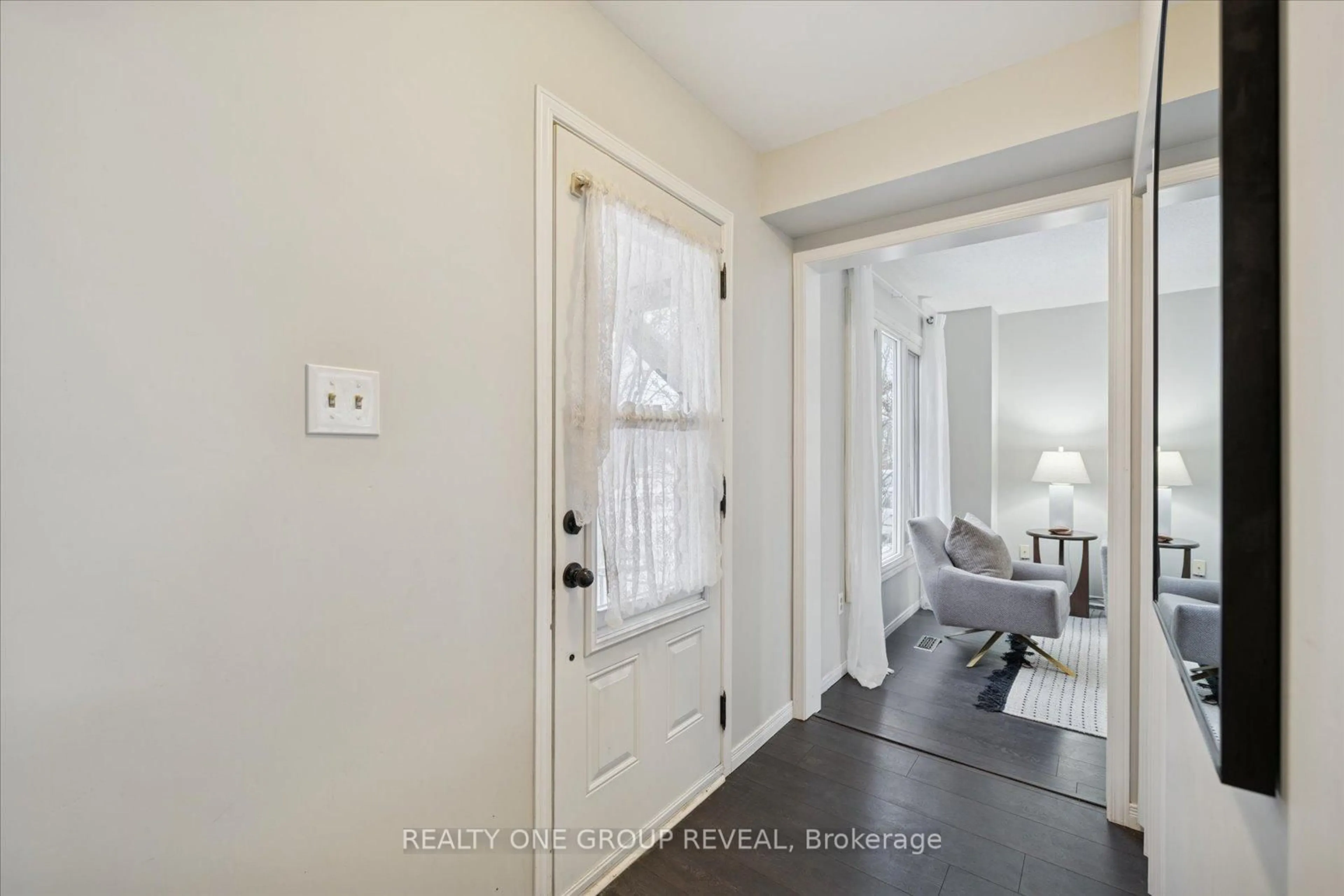 Indoor entryway for 62 Ballantine St, Cobourg Ontario K9A 5G8