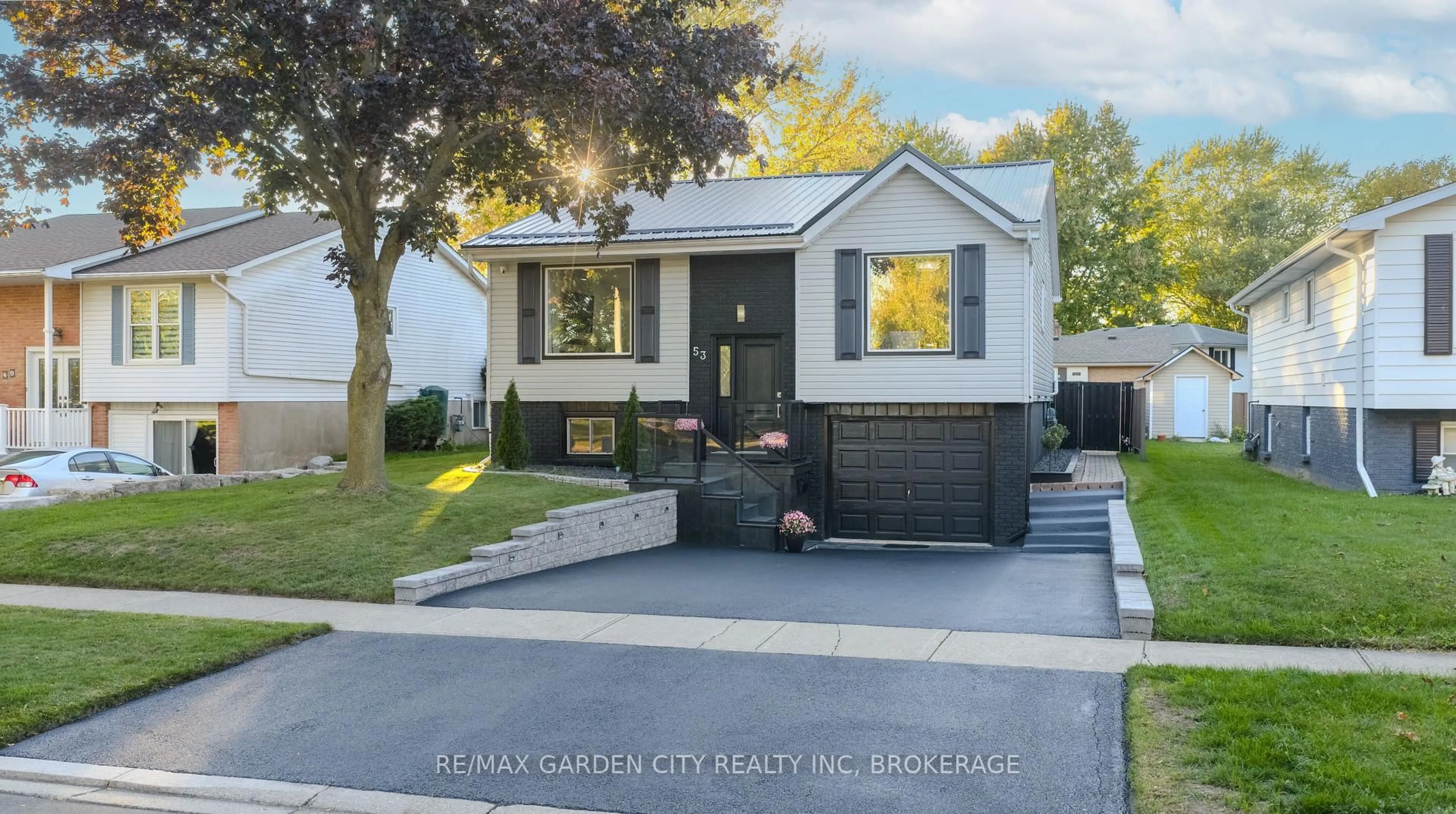 Home with brick exterior material, street for 53 Brant Ave, Welland Ontario L3C 6C6