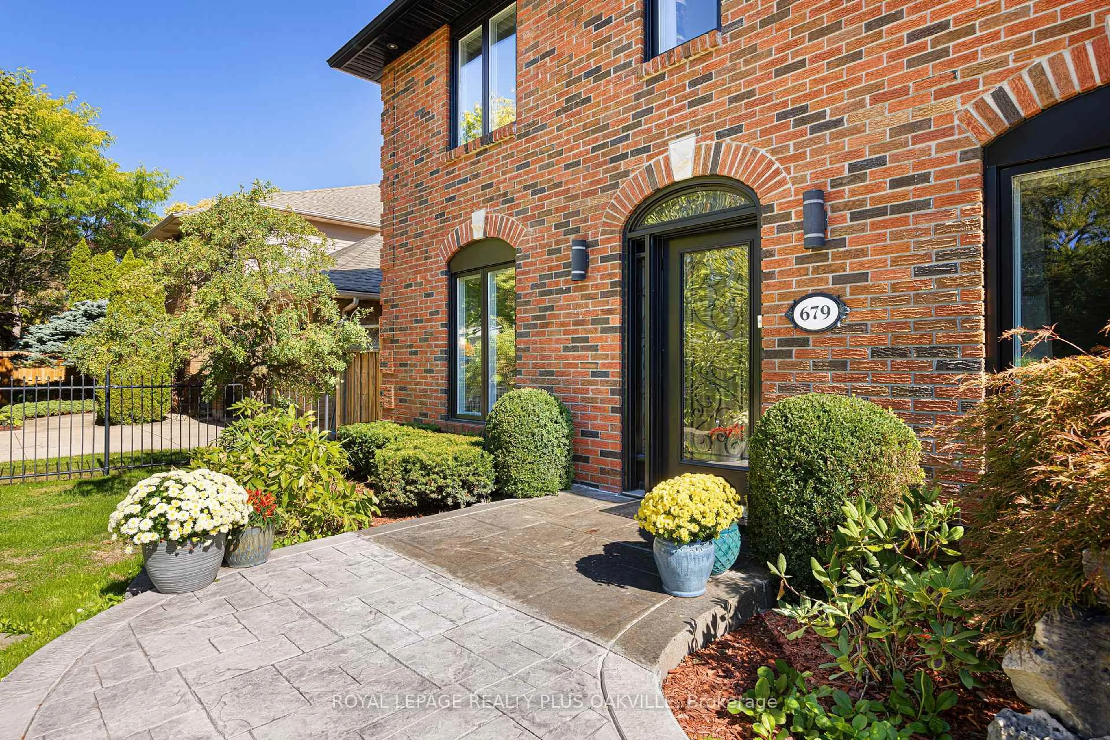 Home with brick exterior material, street for 679 Greenravine Dr, Hamilton Ontario L9G 4C7