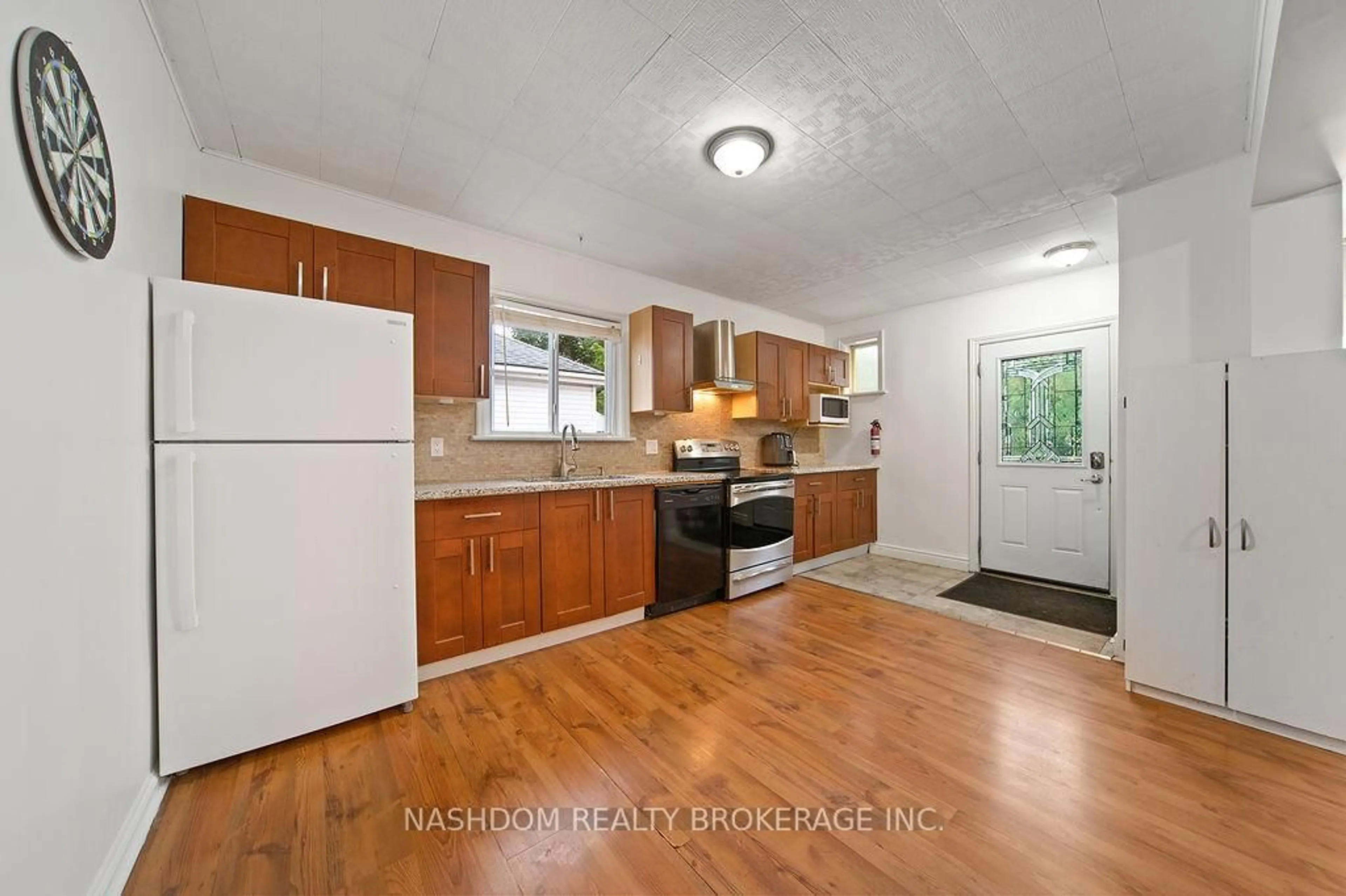 Standard kitchen, unknown for 82 Whitney Ave, Hamilton Ontario L8S 2G5