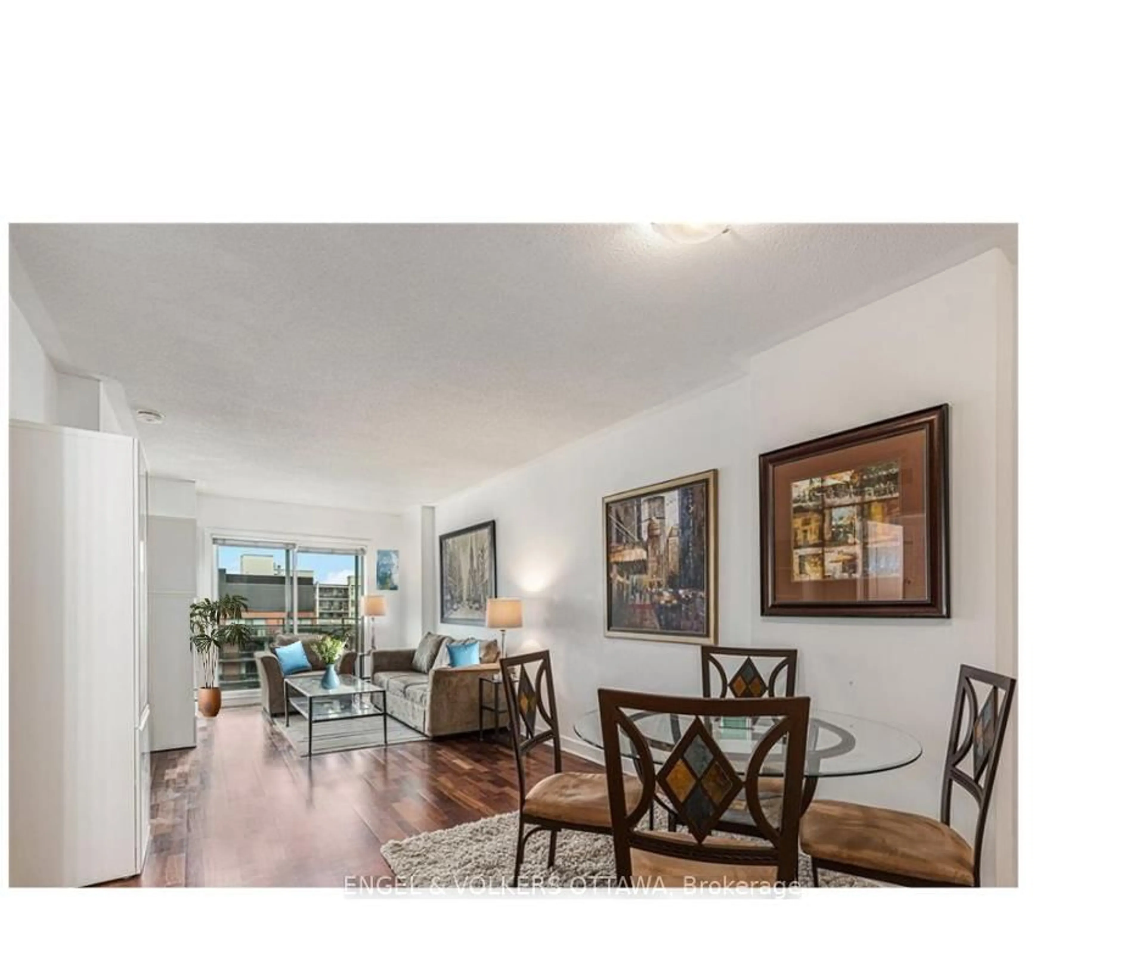 Living room with furniture, wood/laminate floor for 138 Somerset St #1112, Ottawa Ontario K2P 0A3