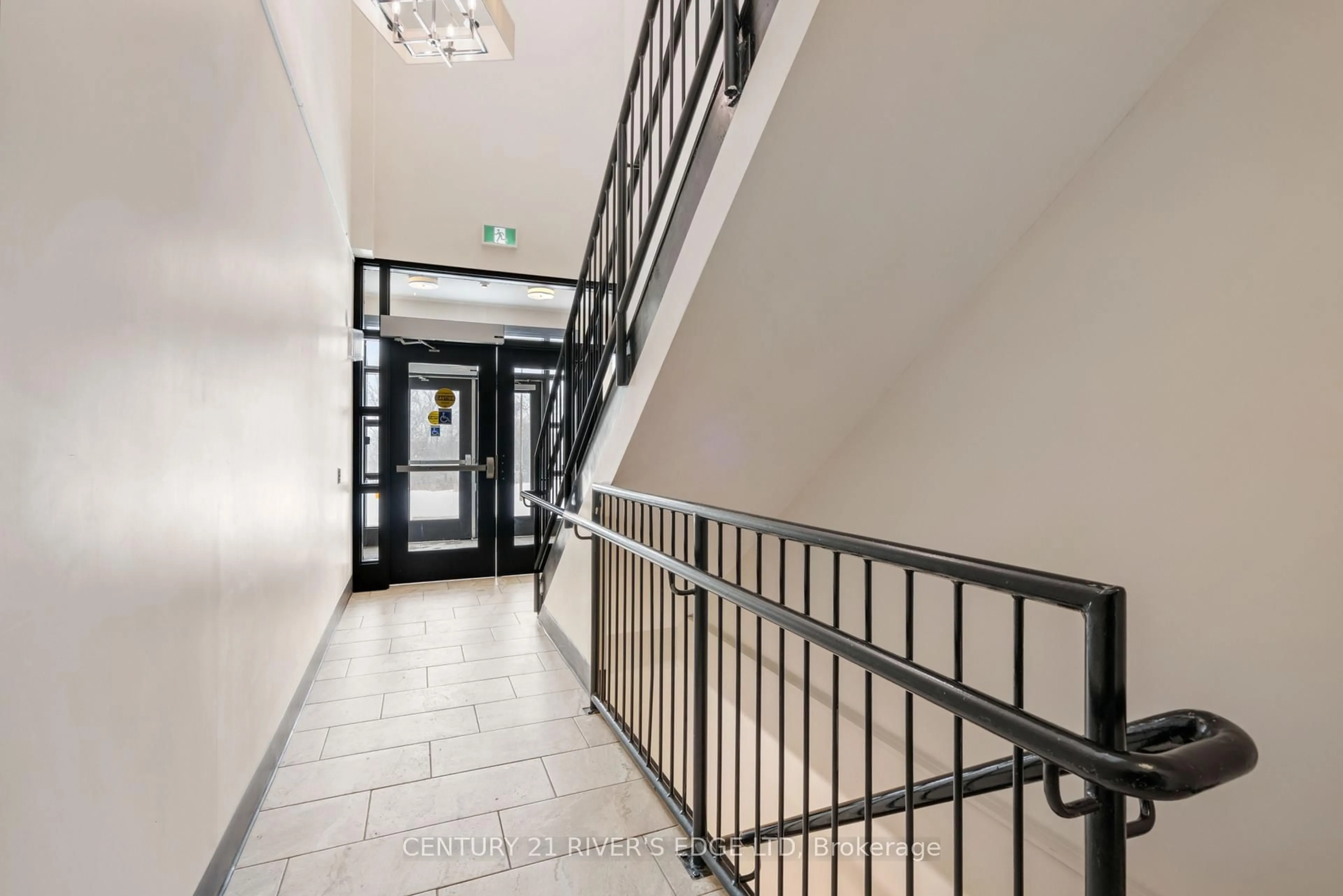 Indoor foyer for 1109 Millwood Ave #302, Brockville Ontario K6V 0C7