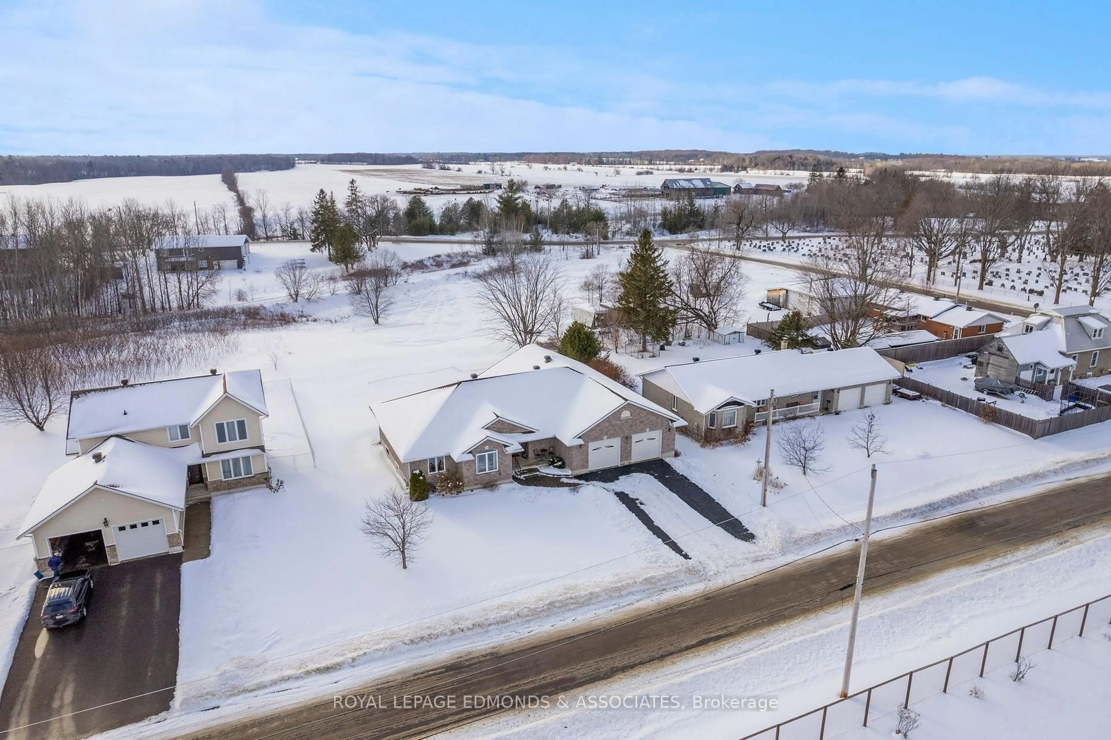 A pic from outside/outdoor area/front of a property/back of a property/a pic from drone, street for 17 Minto St, Beachburg Ontario K0J 1C0