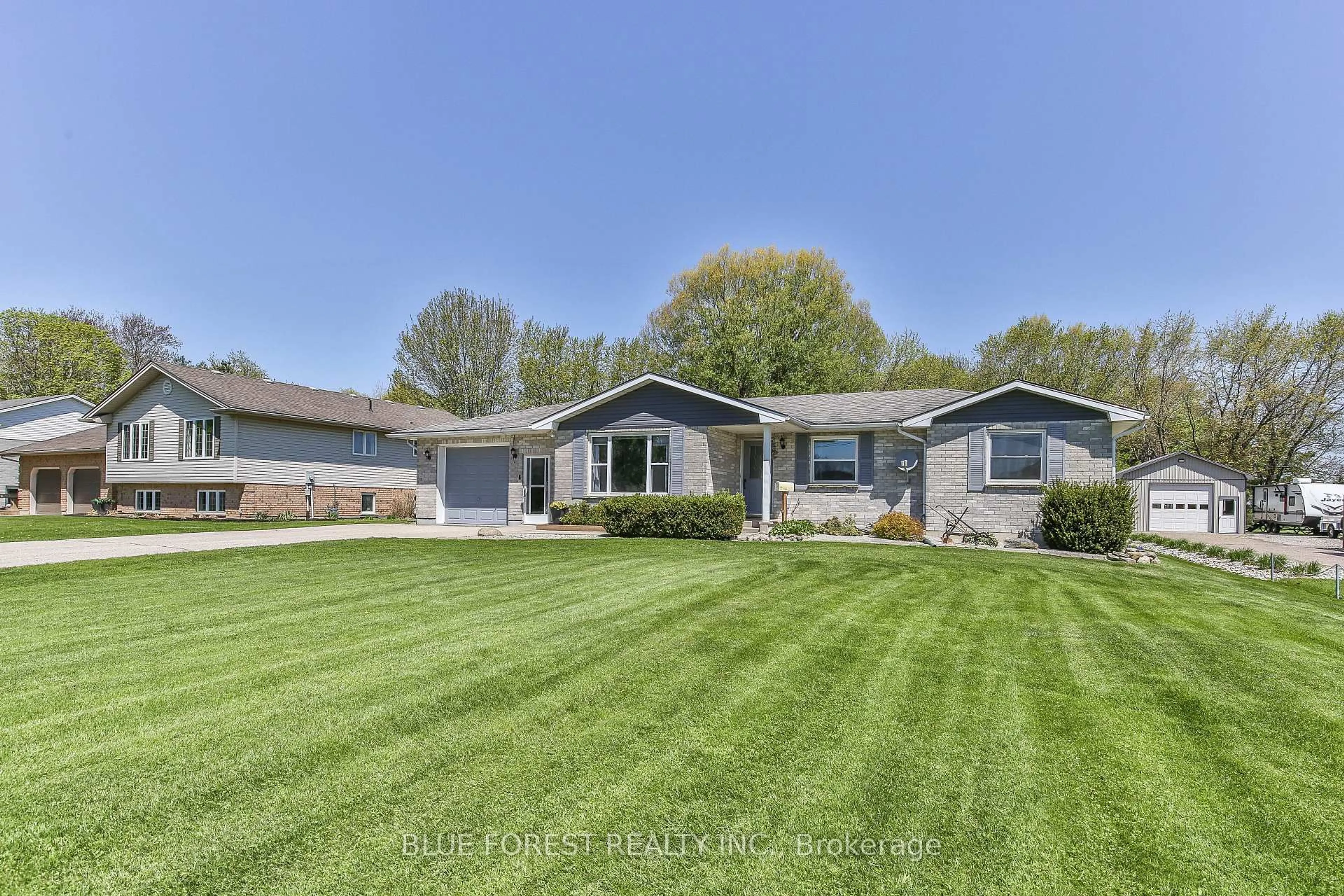 Home with vinyl exterior material, street for 50000 Dingle St, Malahide Ontario N5H 2R1