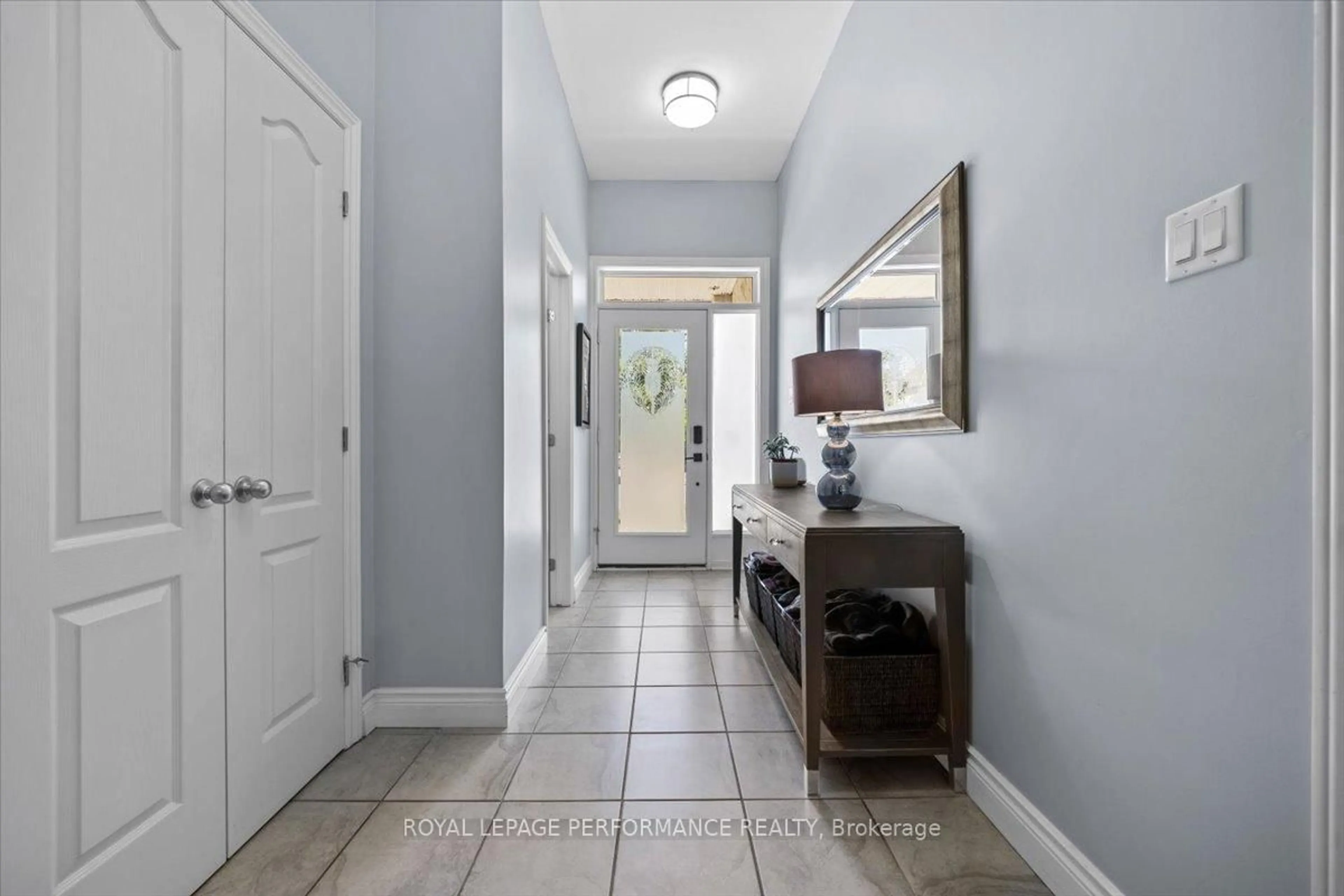 Indoor entryway for 416 Rochefort Circ, Ottawa Ontario K4A 0M8