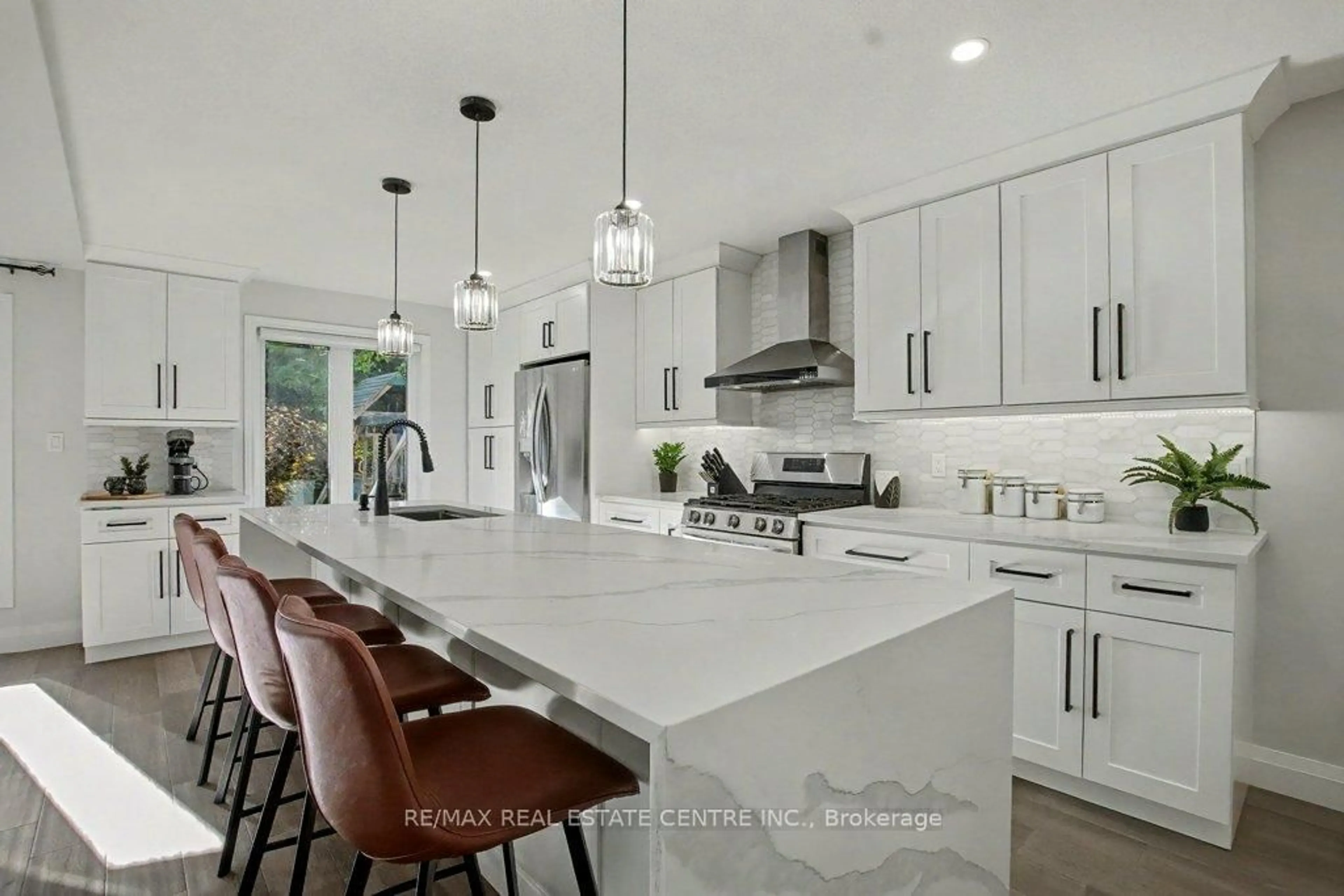 Contemporary kitchen, ceramic/tile floor for 166 Westvale Dr, Waterloo Ontario N2T 1C2