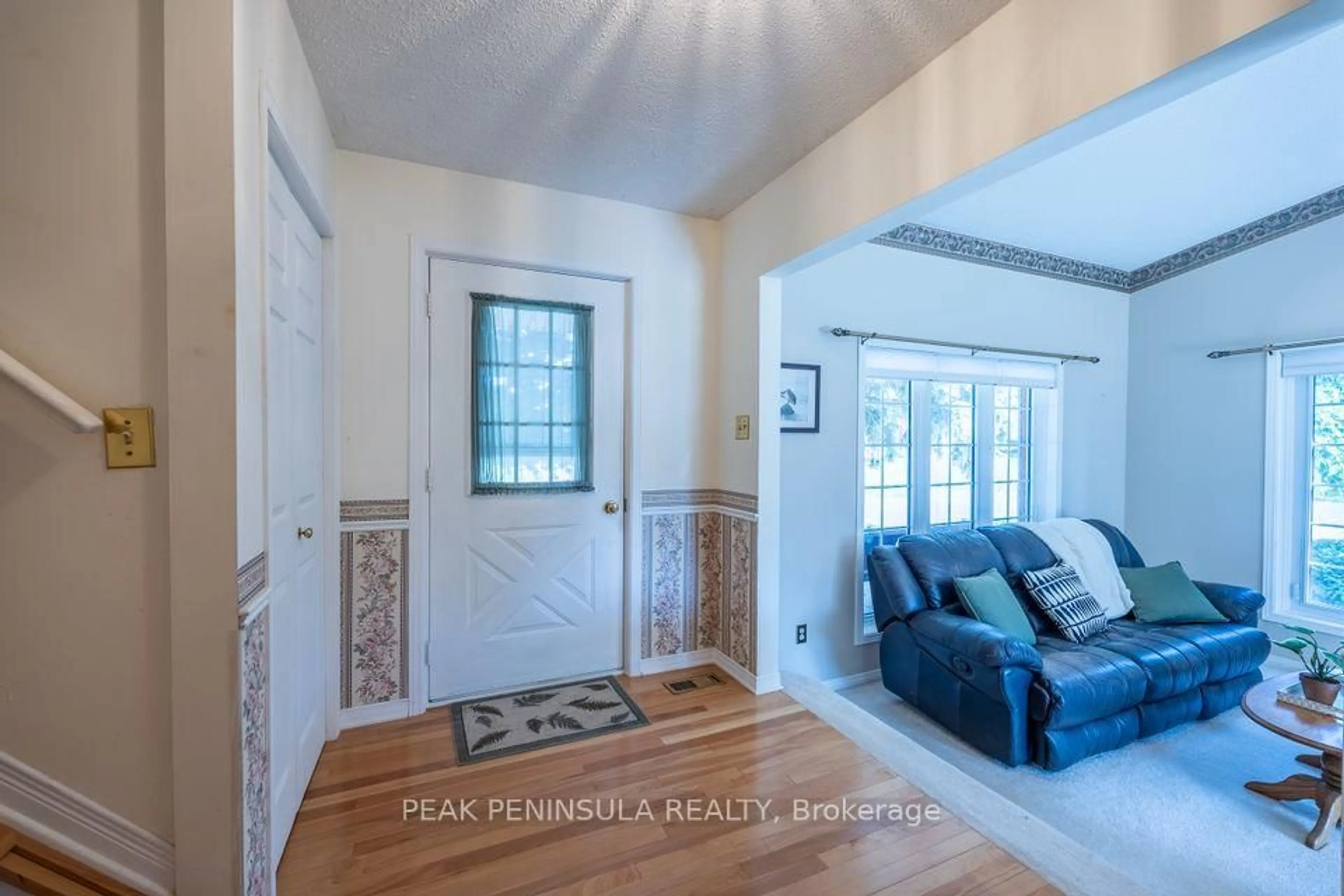 Indoor entryway for 23 Backus Dr, Norfolk Ontario N0E 1M0