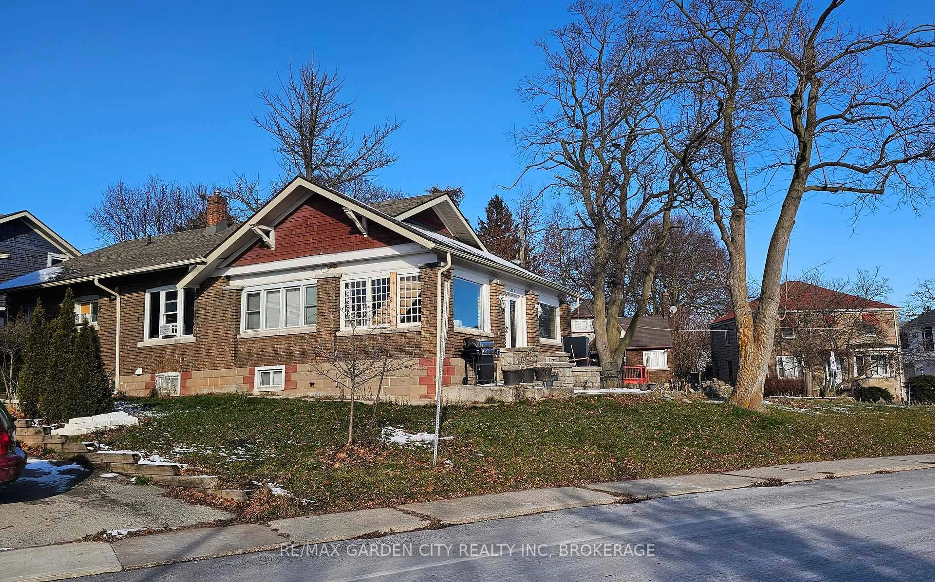 Home with brick exterior material, street for 5183 River Rd, Niagara Falls Ontario L2E 3G9