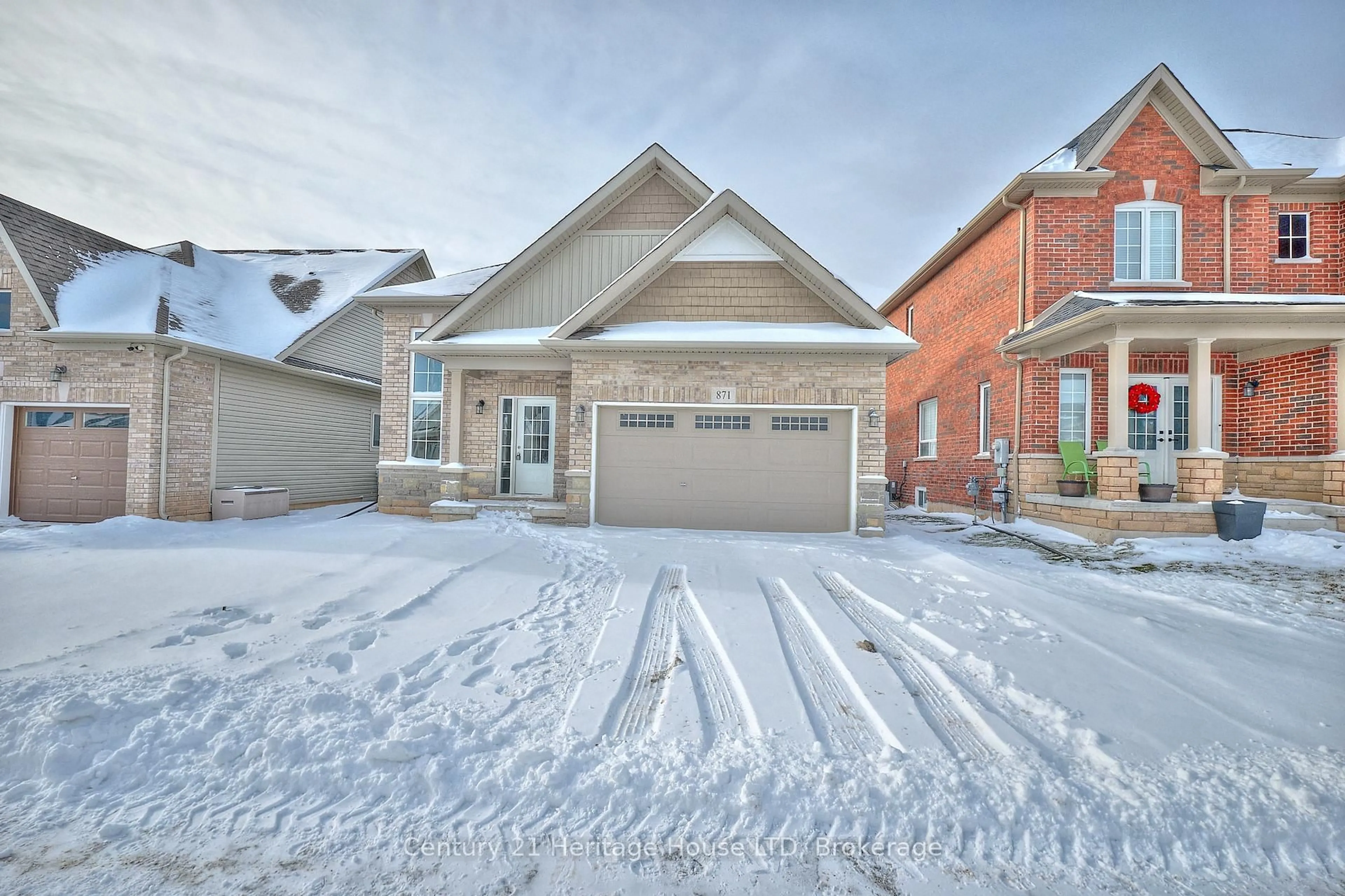 Home with brick exterior material, street for 871 Burwell St, Fort Erie Ontario L2A 0E3